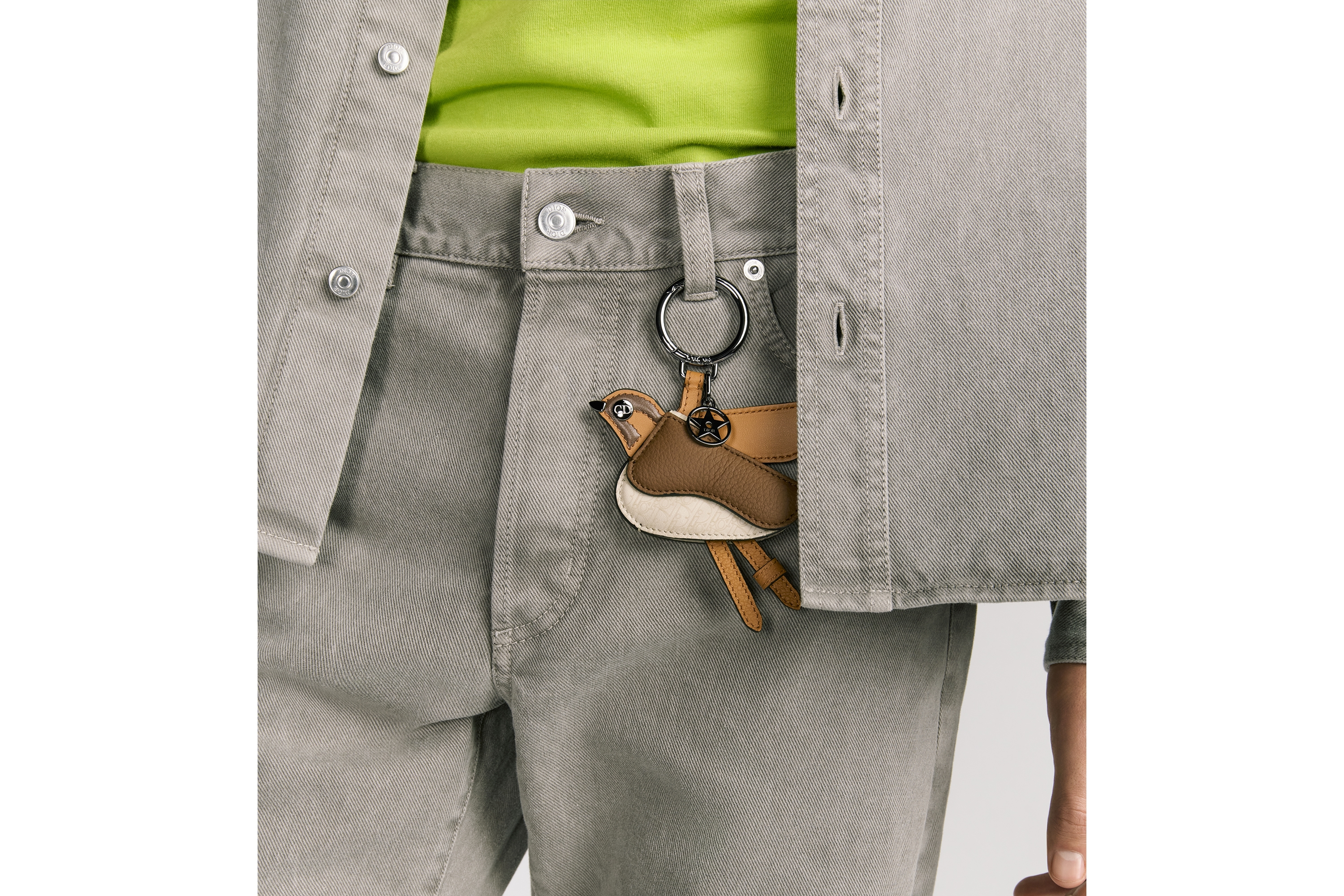 look_image_alt_prefix 马鞍飞鸟钥匙扣 棕色光滑牛皮革、深棕色粒面牛皮革、米色牛皮革超迷你 Oblique 印花 E42