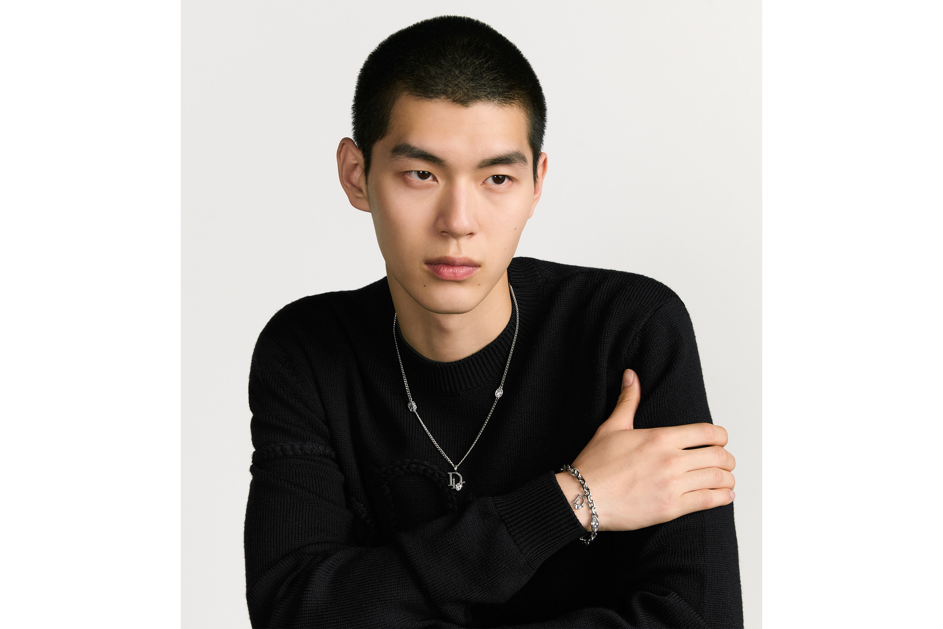 look_image_alt_prefix Dior Sparkle 链环手链 银色饰面铜合金搭配白色晶体和灰色人工树脂装饰 E41