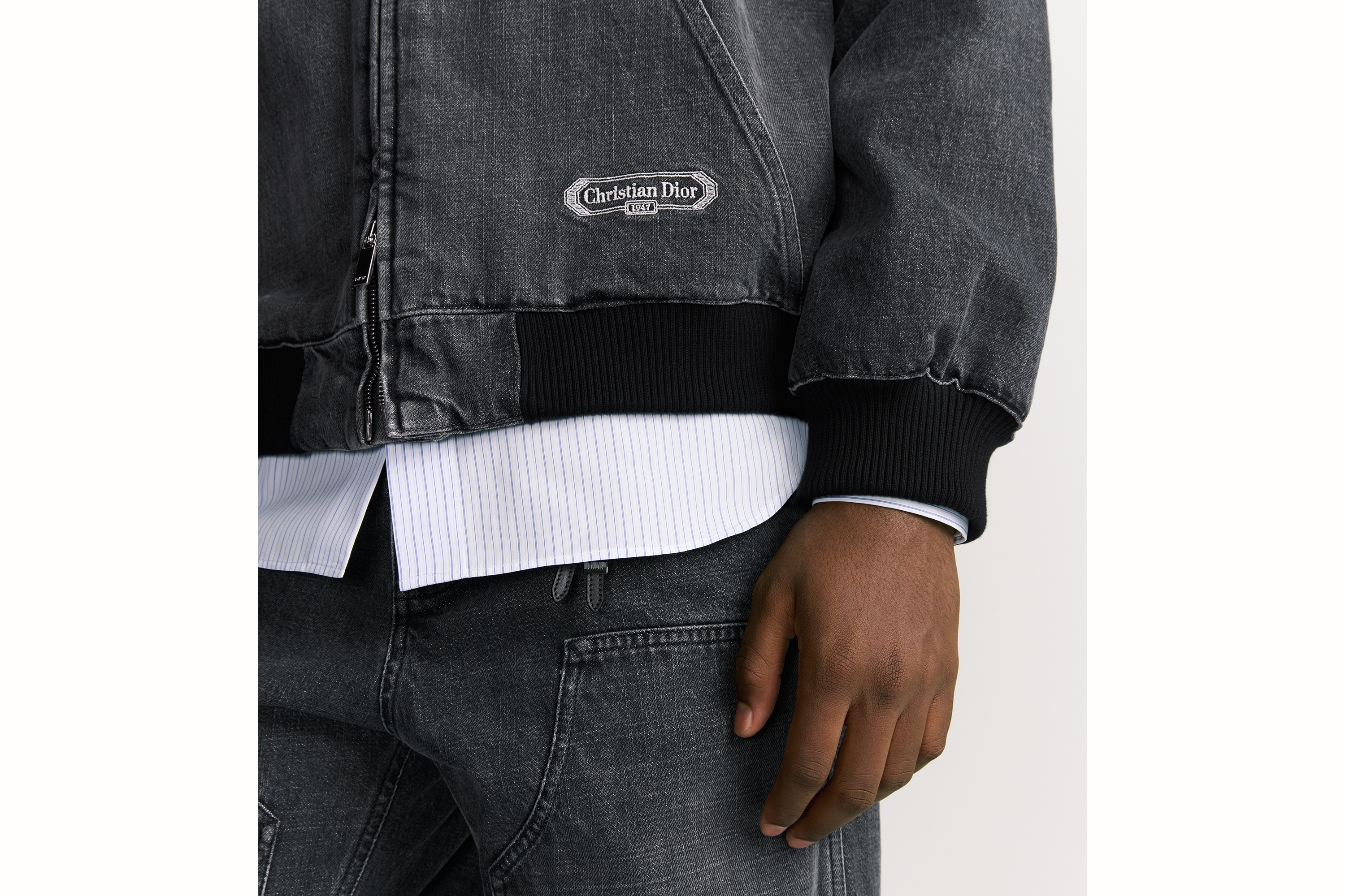 look_image_alt_prefix 连帽短夹克 灰色棉质斜纹面料 CD Box 标志 E10