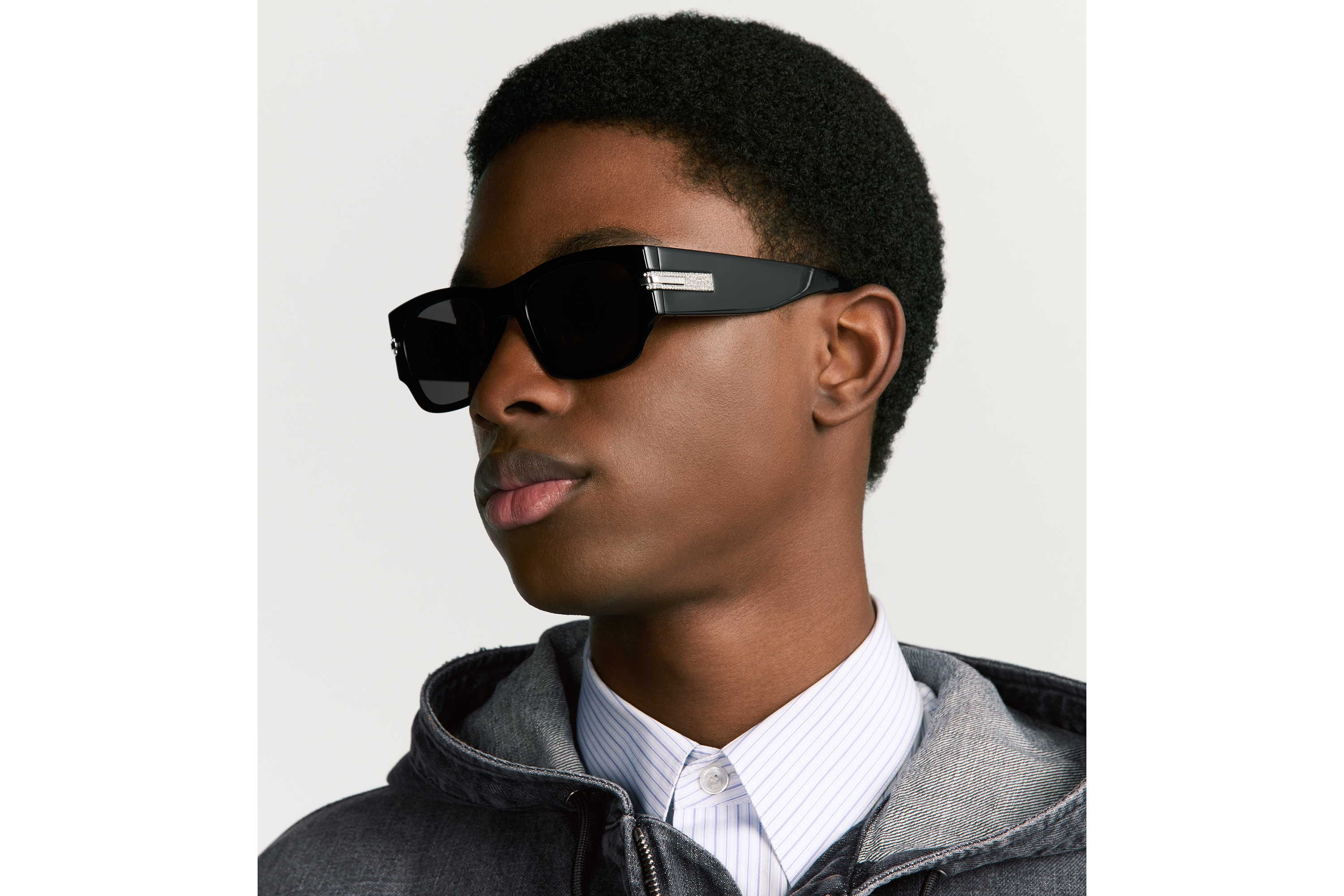 DiorBlackSuit XL S3F 太阳眼镜 黑色方形镜框 E29