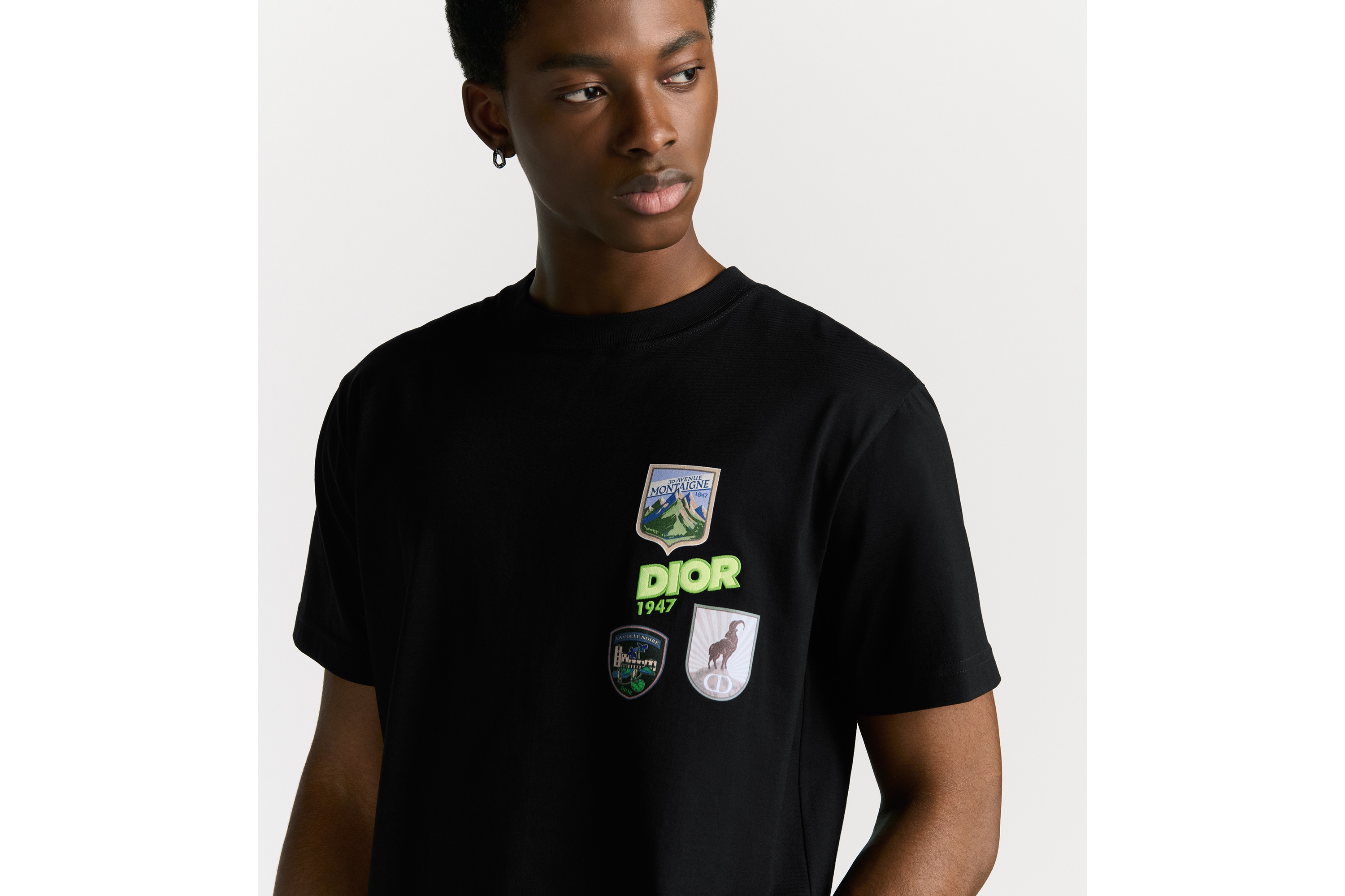 宽松版型 T 恤 黑色棉质平纹针织面料 Dior Mountain 刺绣 E10