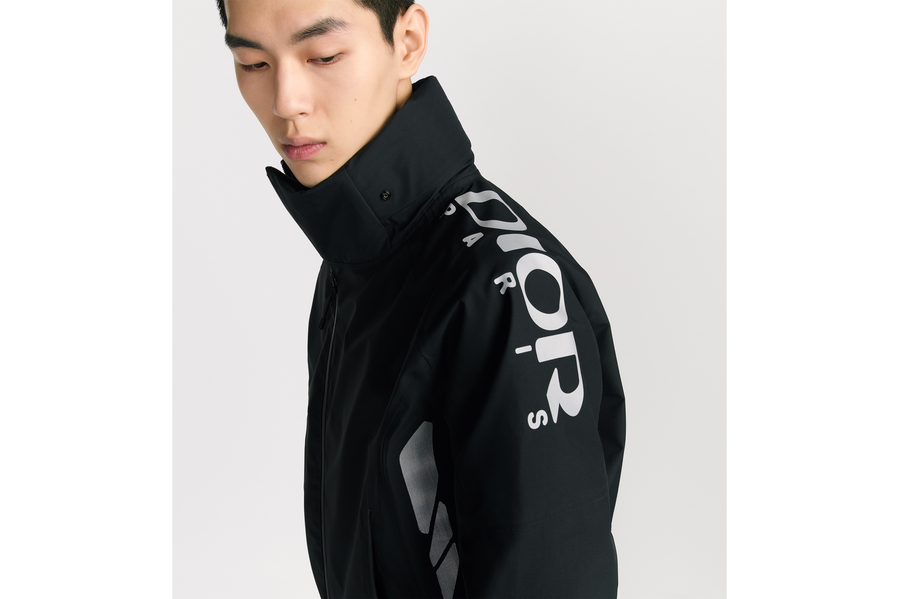 look_image_alt_prefix 滑雪派克大衣 黑色科技面料 DIOR AND DESCENTE 图案 E05