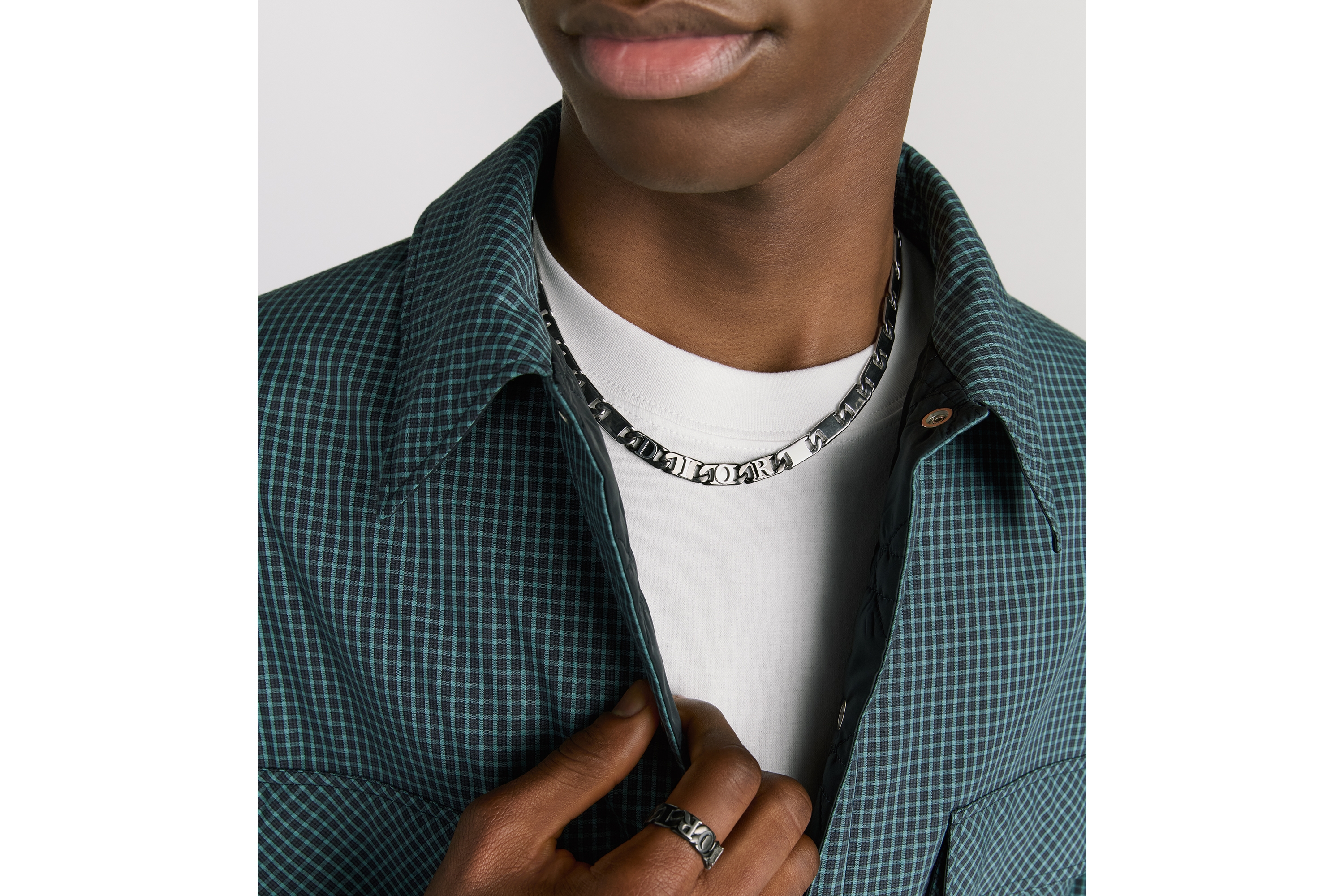 Dior Contrast 链环项链 金属覆层和银色饰面铜合金 E39