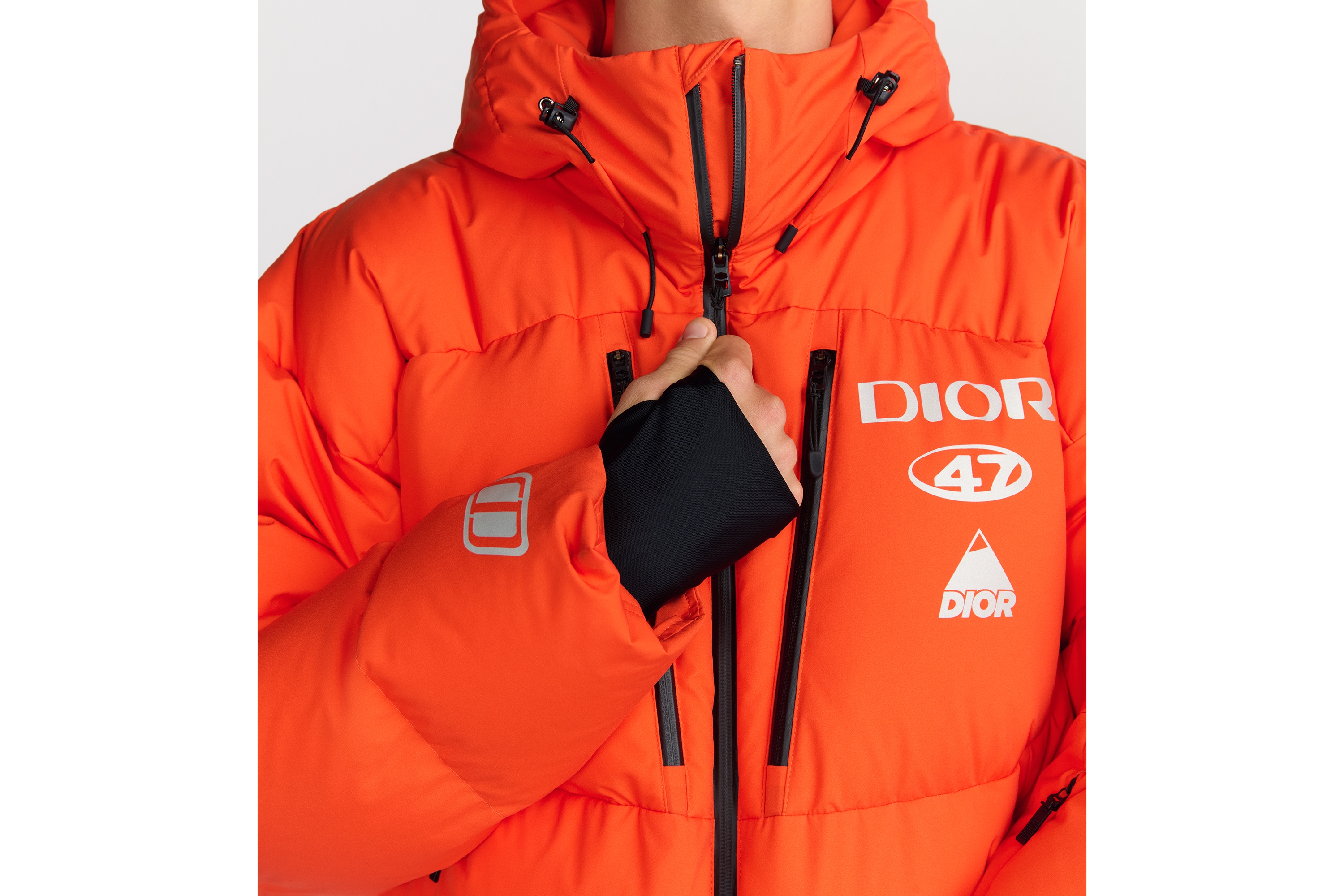 look_image_alt_prefix 连帽羽绒夹克 橙色科技面料 DIOR AND DESCENTE 图案 E04