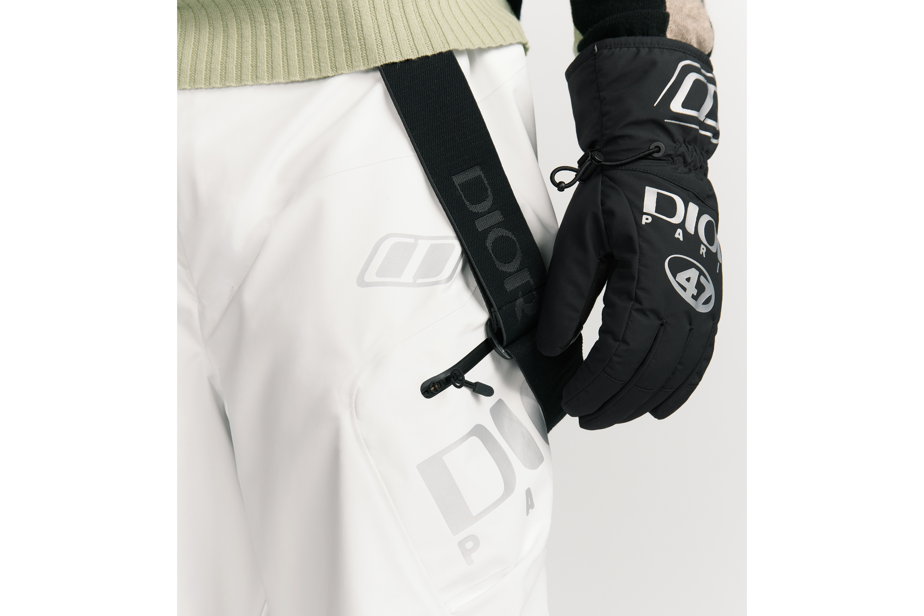 look_image_alt_prefix 滑雪吊带长裤 白色科技面料 DIOR AND DESCENTE 图案 E16
