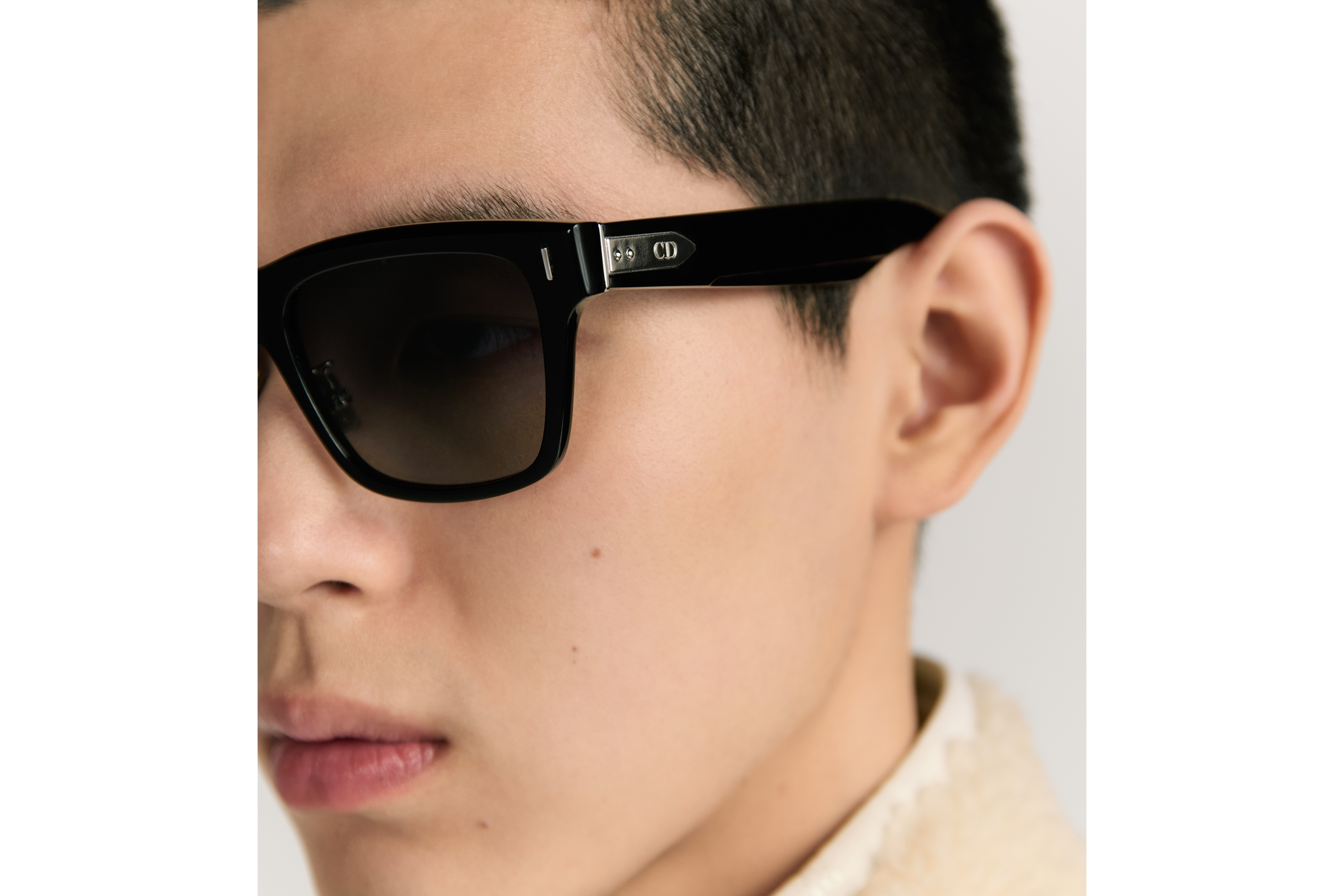 look_image_alt_prefix DiorTailoring S1F 太阳眼镜 黑色正方形镜框 E30