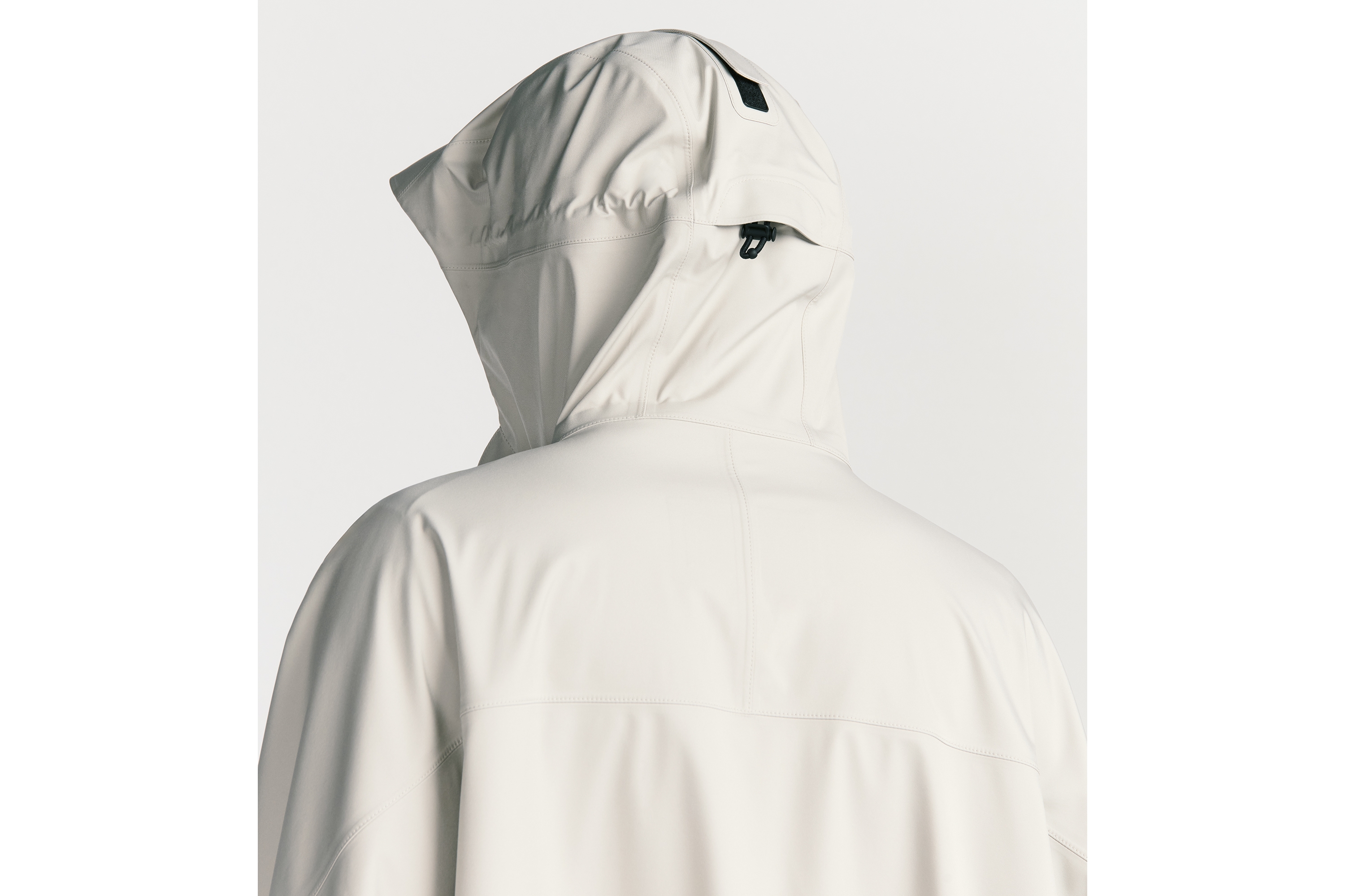 斗篷 白色缎面科技面料 Dior Mountain 刺绣 E03