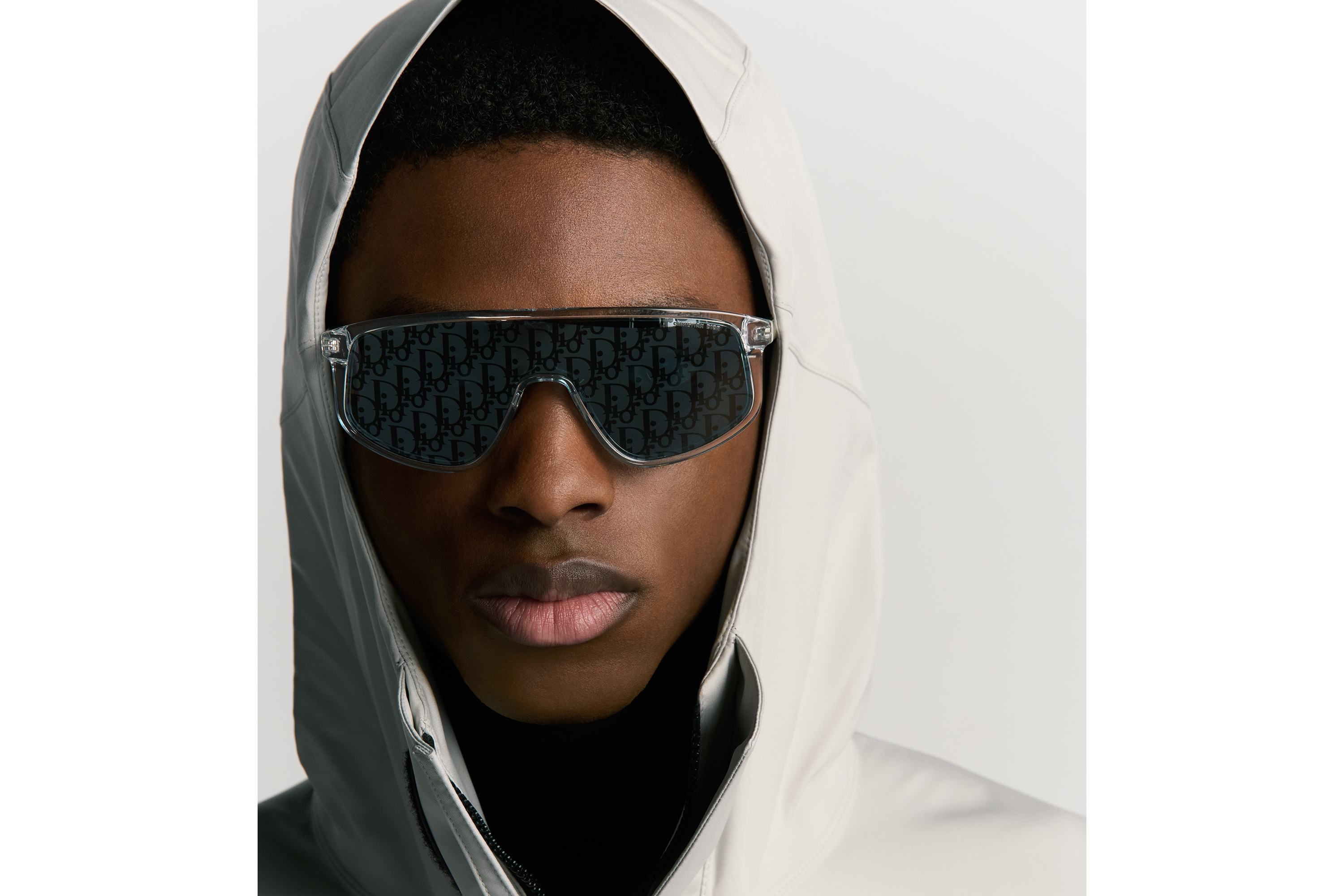 DiorTag M1F 太阳眼镜 透明色眼罩式镜框 E29