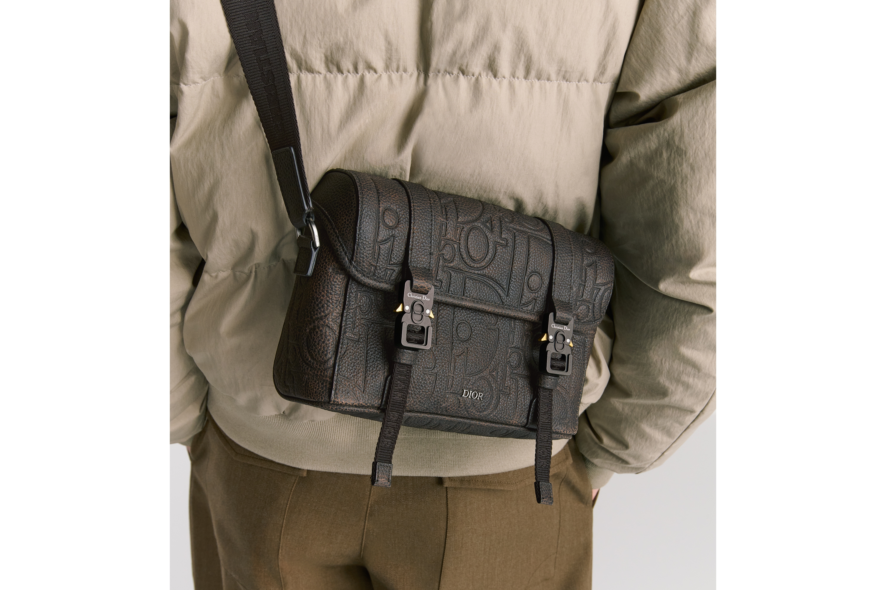 Dior Hit The Road 翻盖信使包 棕色 Dior Gravity Vintage 印花效果皮革 E19