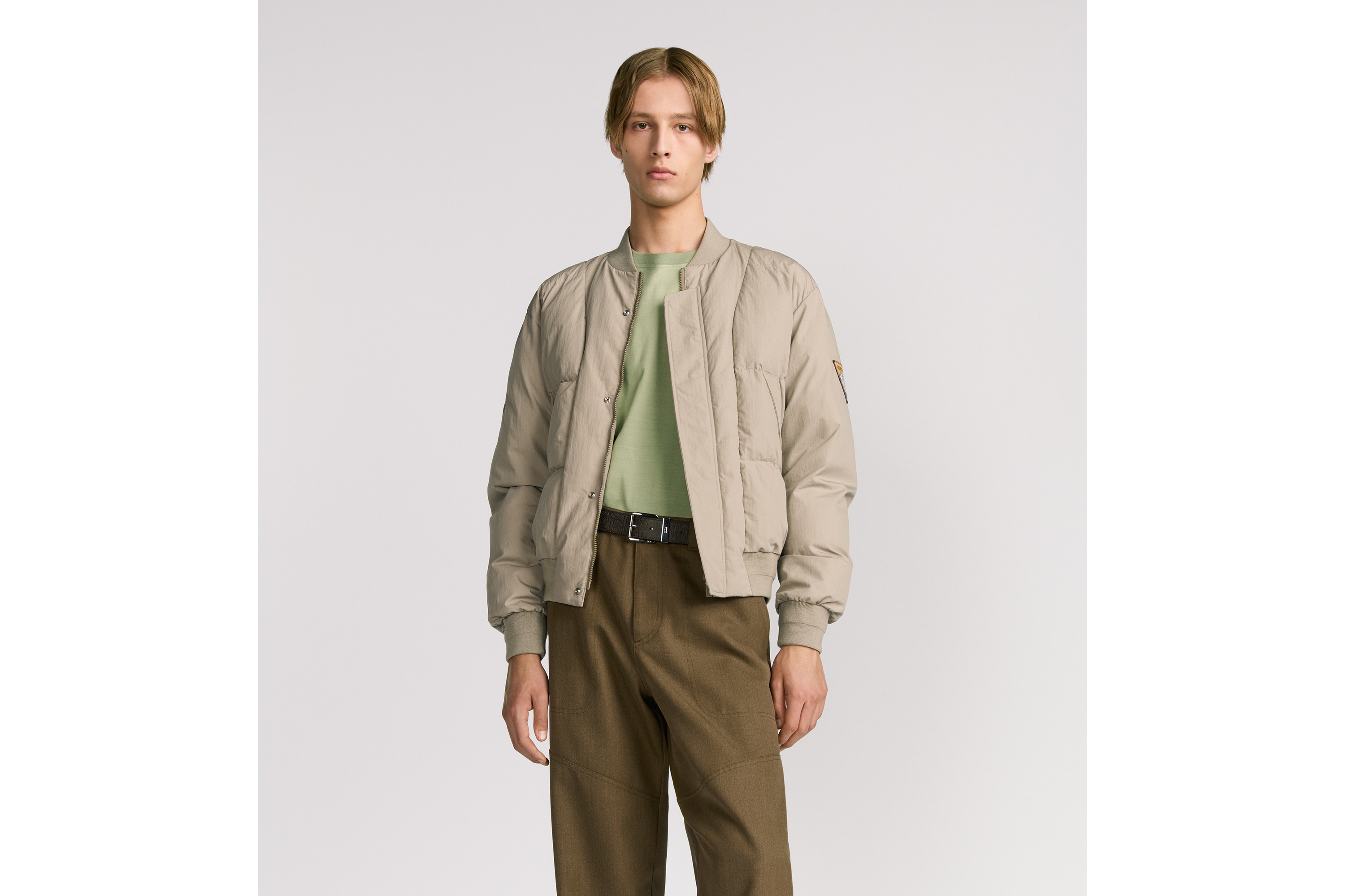 look_image_alt_prefix 绗缝短夹克 米色棉质混纺面料 Dior Mountain 刺绣 E45