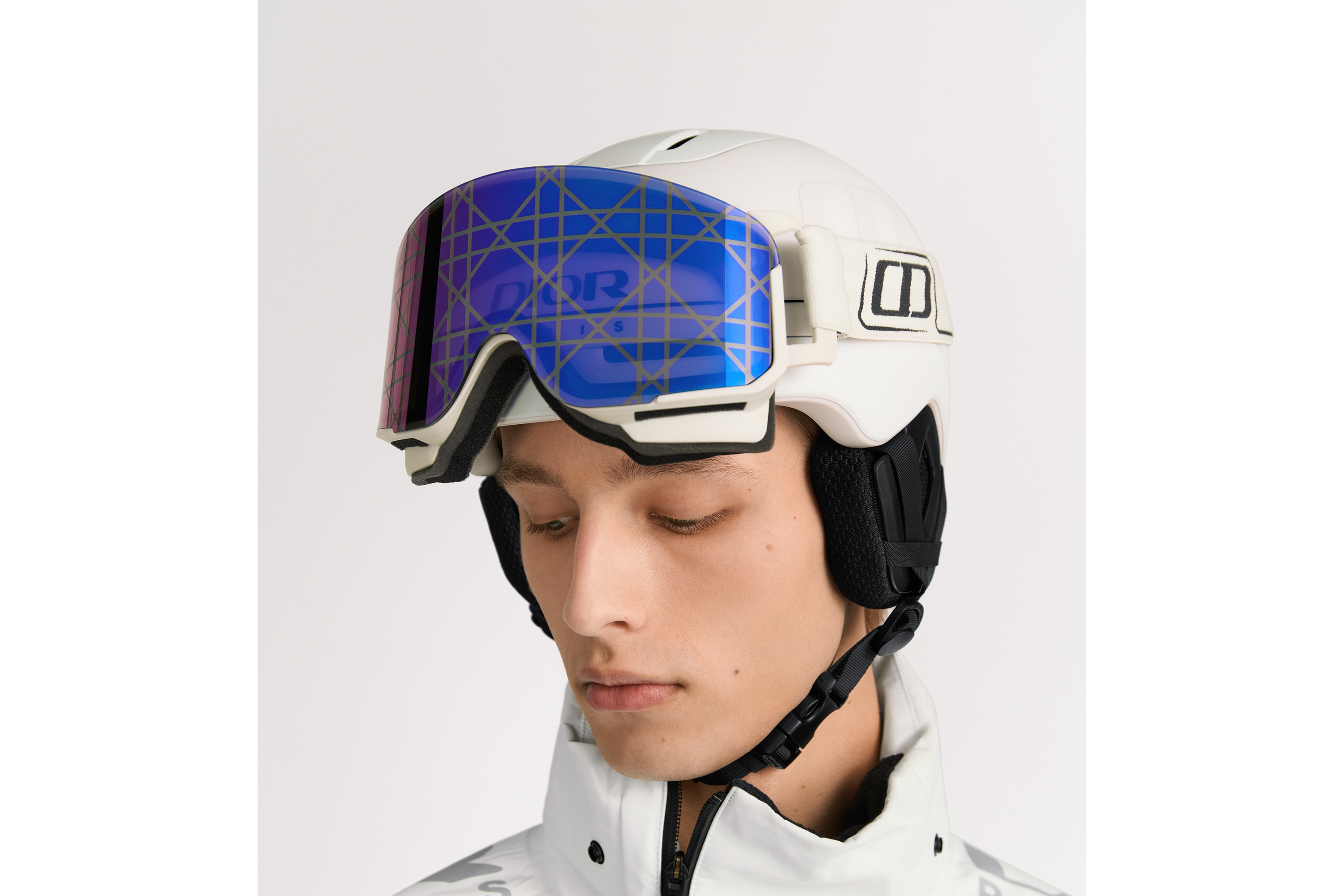 DIOR AND POC 滑雪头盔 哑光米白色标志 E48