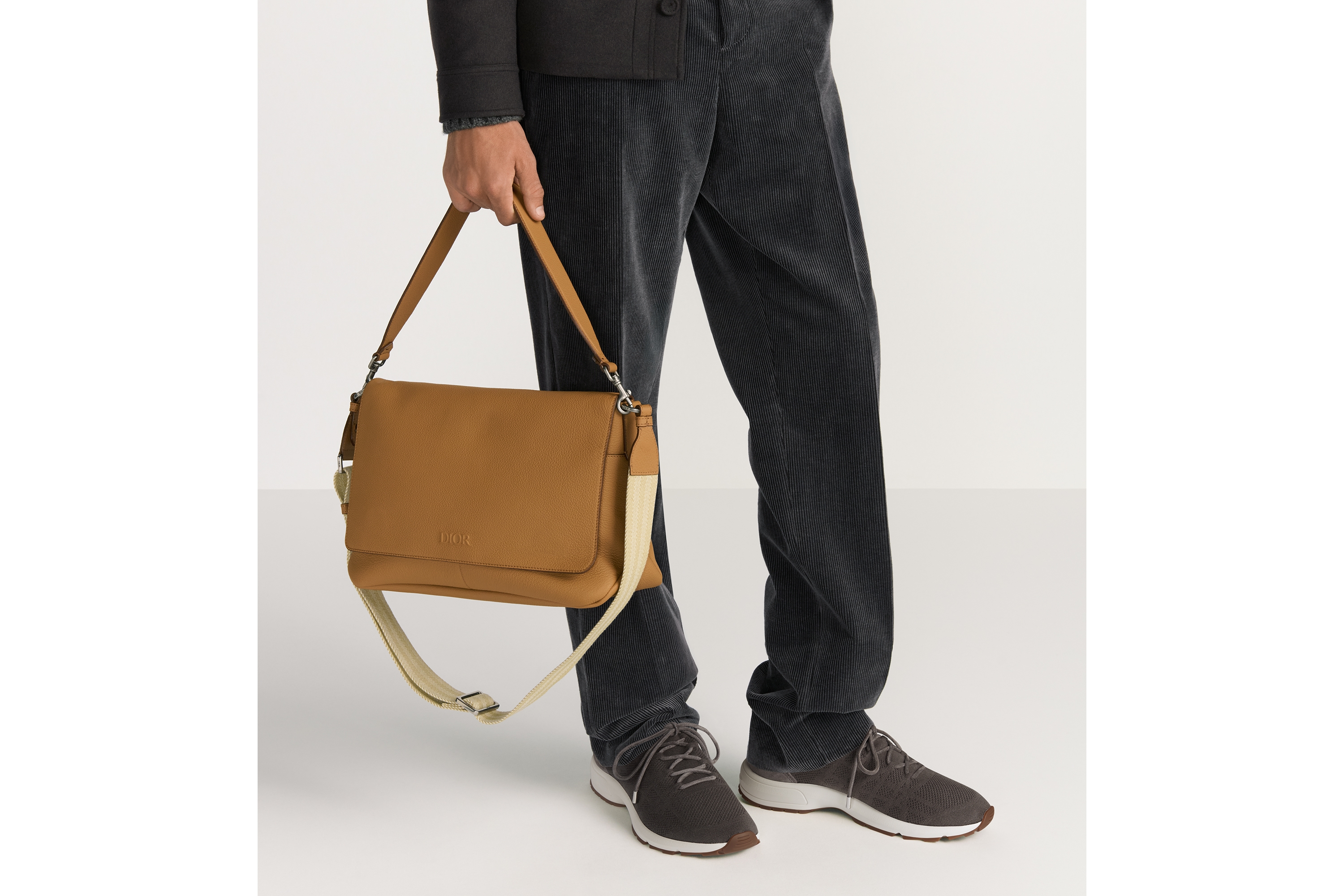 look_image_alt_prefix Dior Privé 翻盖信使包 棕色 Dior Icons 牛皮革 E20