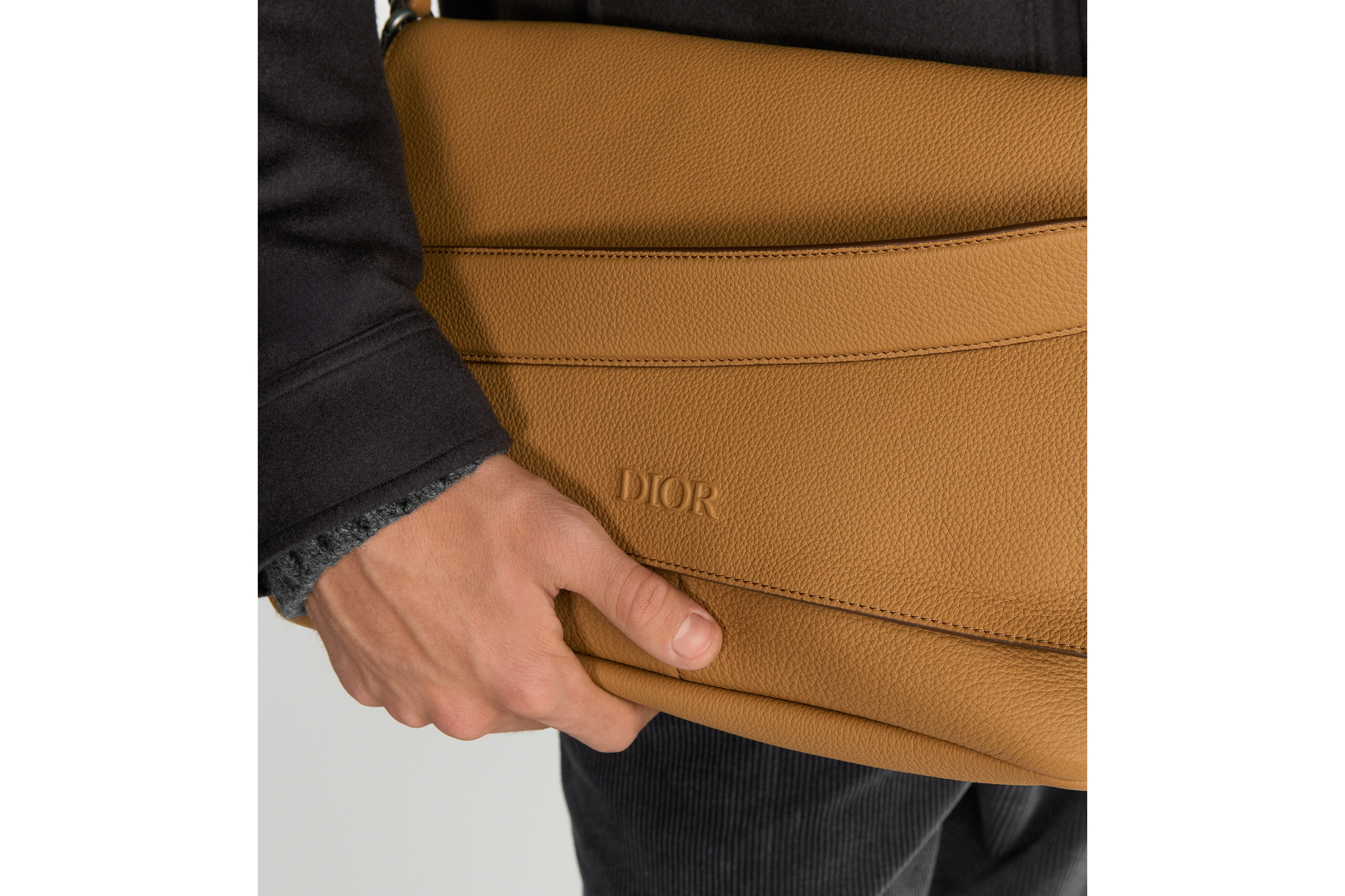 look_image_alt_prefix Dior Privé 翻盖信使包 棕色 Dior Icons 牛皮革 E22