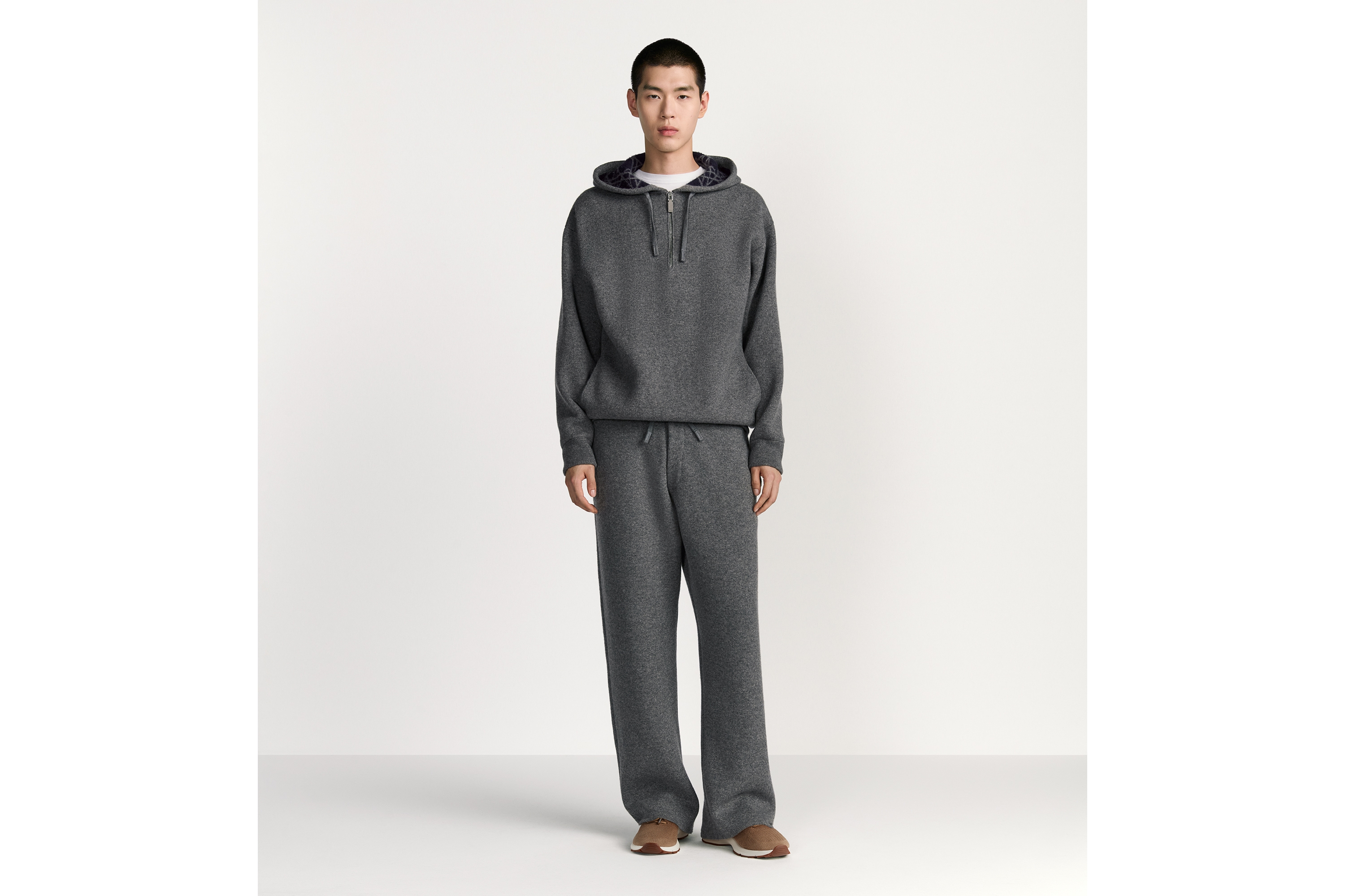 look_image_alt_prefix Dior Icons 连帽运动衫 灰色双面山羊绒面料 E08