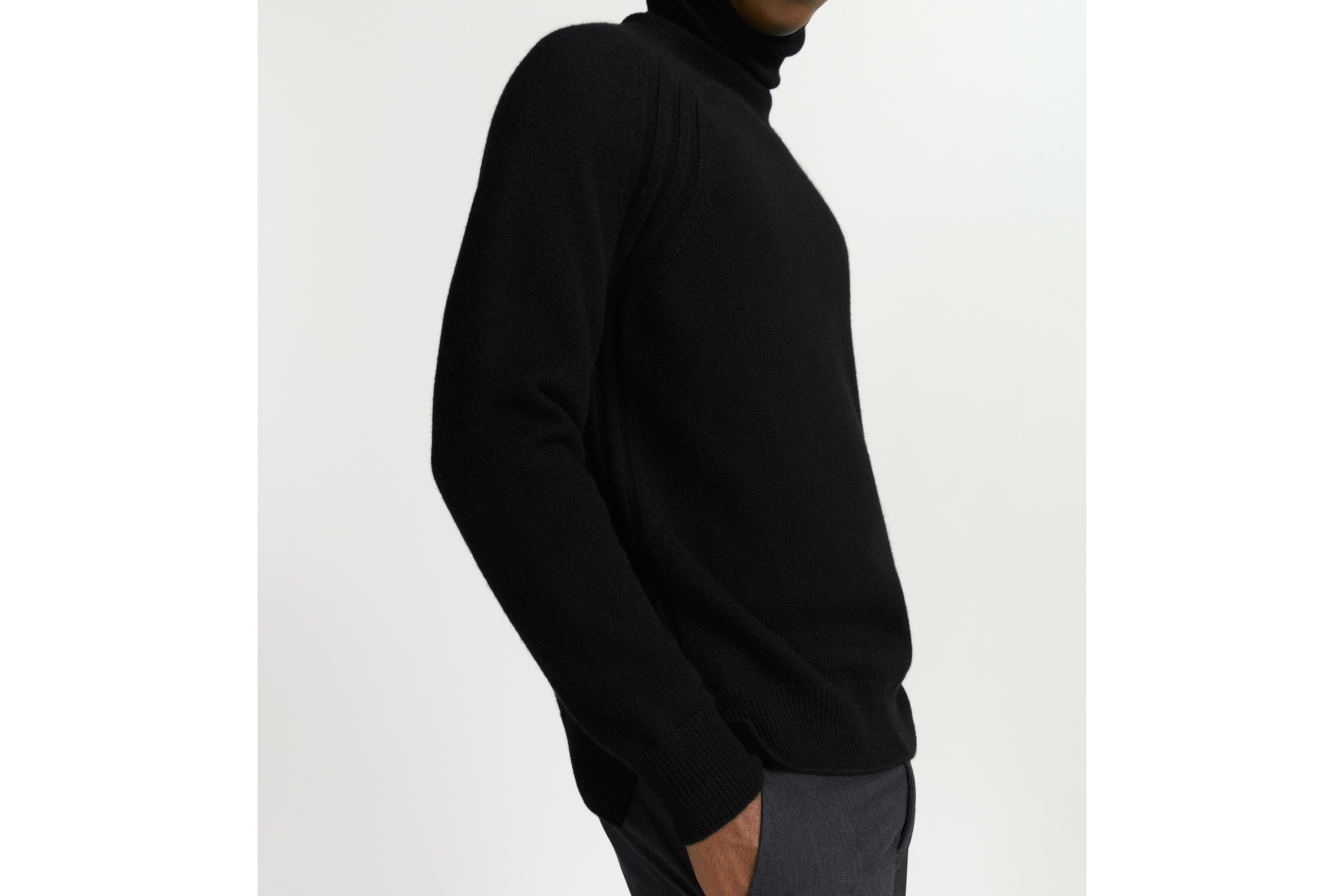 look_image_alt_prefix Dior Icons 针织衫 黑色山羊绒平纹针织面料 E10