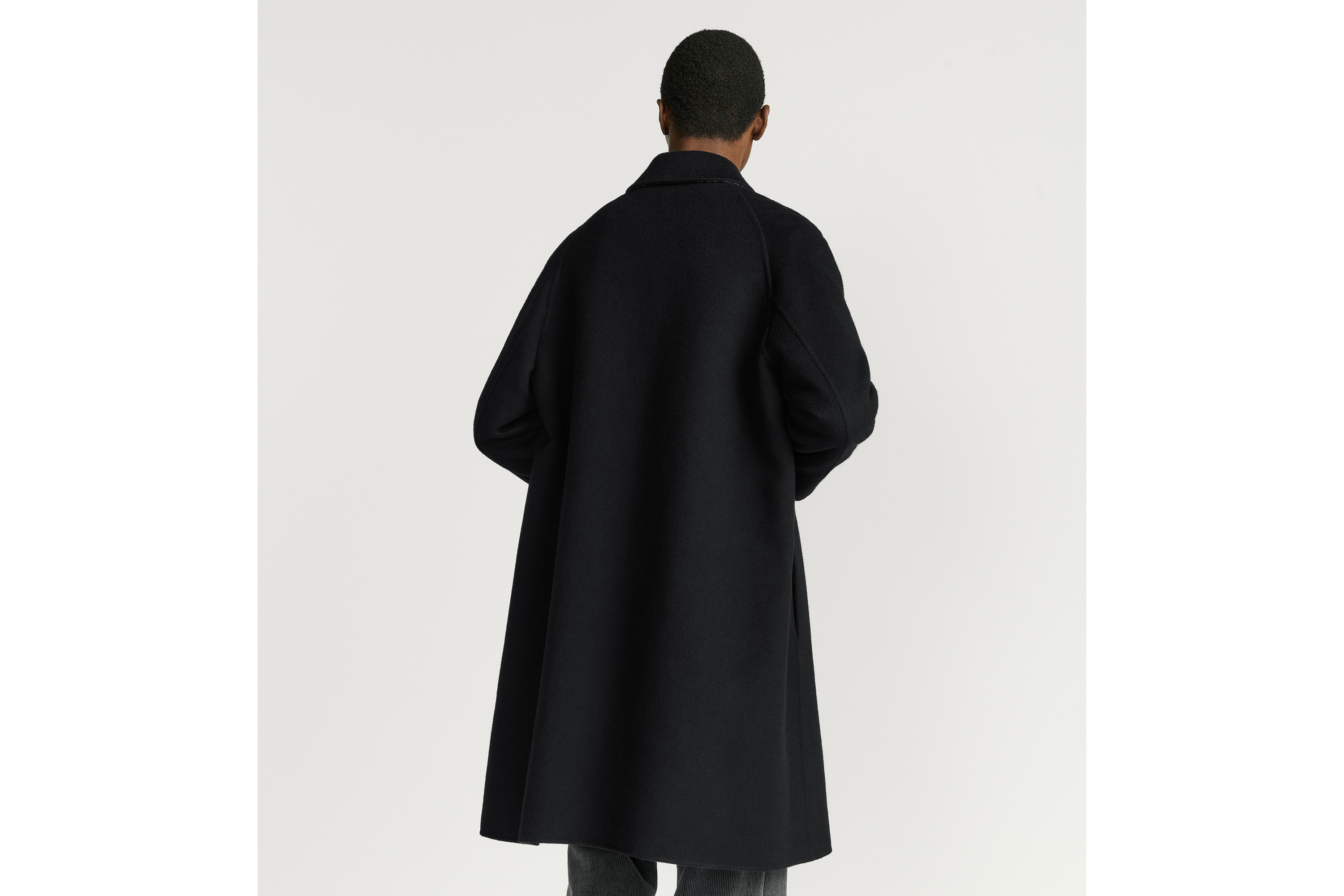 look_image_alt_prefix Dior Icons 大衣 黑色双面绵羊毛和山羊绒混纺面料 E03