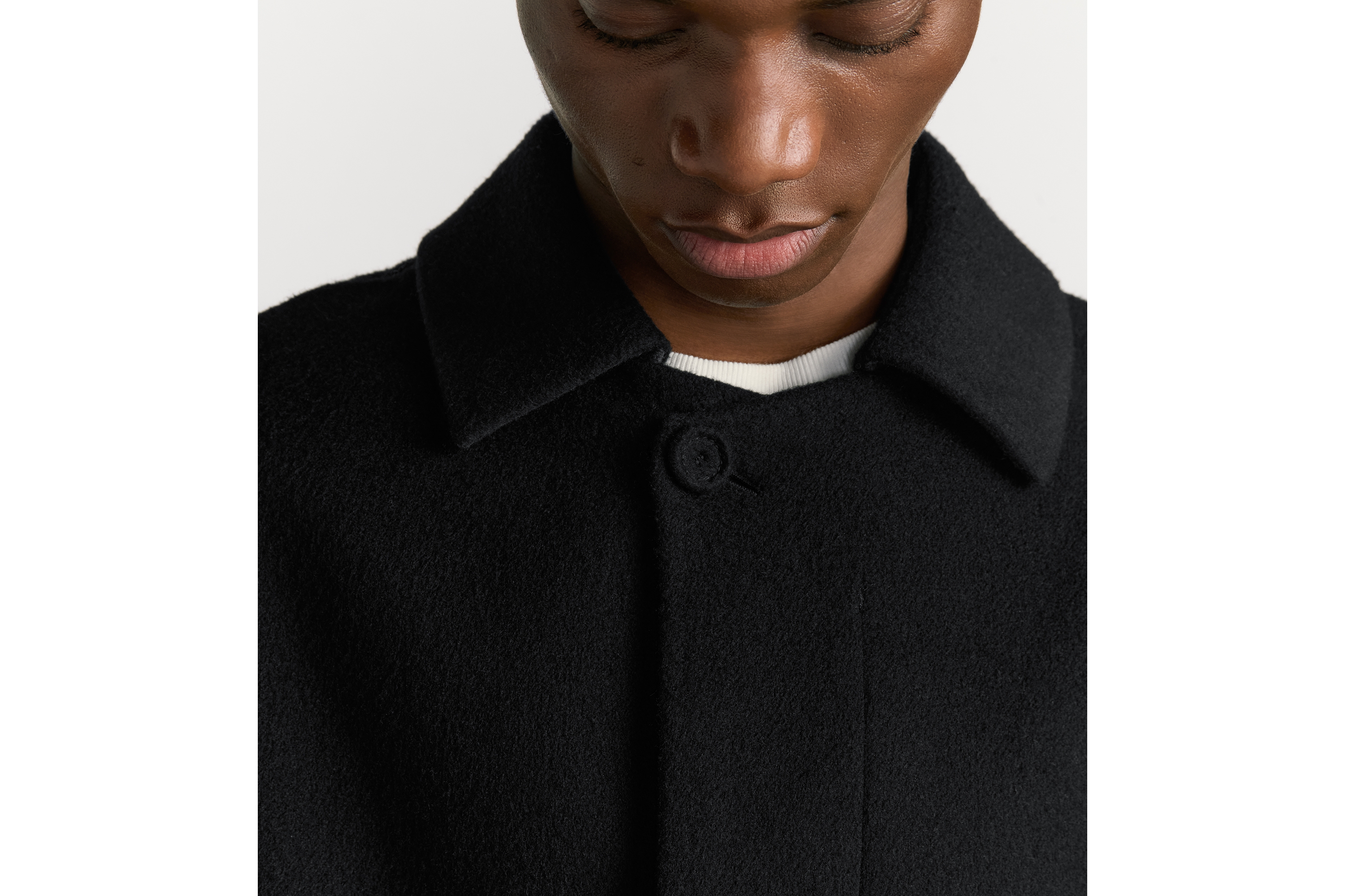 look_image_alt_prefix Dior Icons 大衣 黑色双面绵羊毛和山羊绒混纺面料 E04