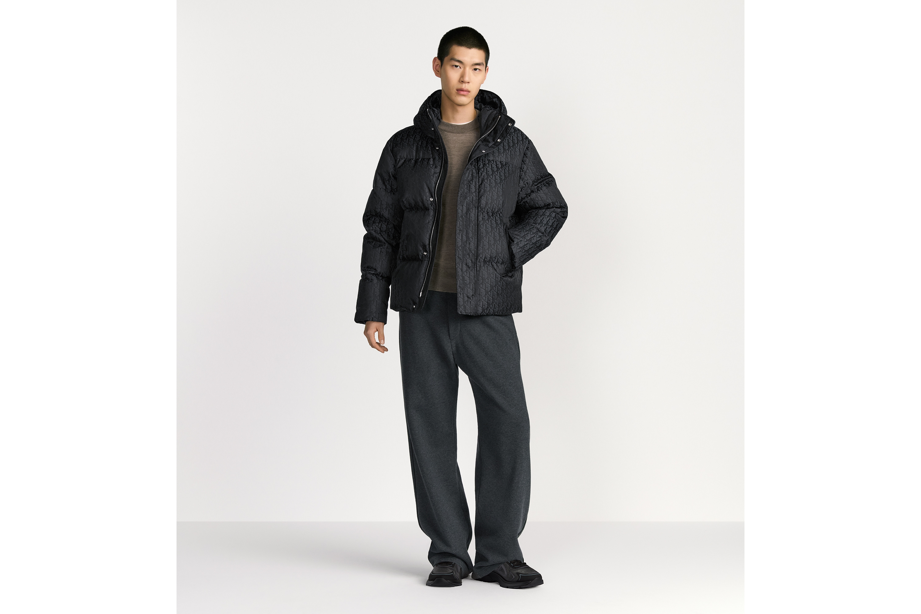 连帽绗缝羽绒夹克 黑色棉质混纺面料 Oblique 印花 E02