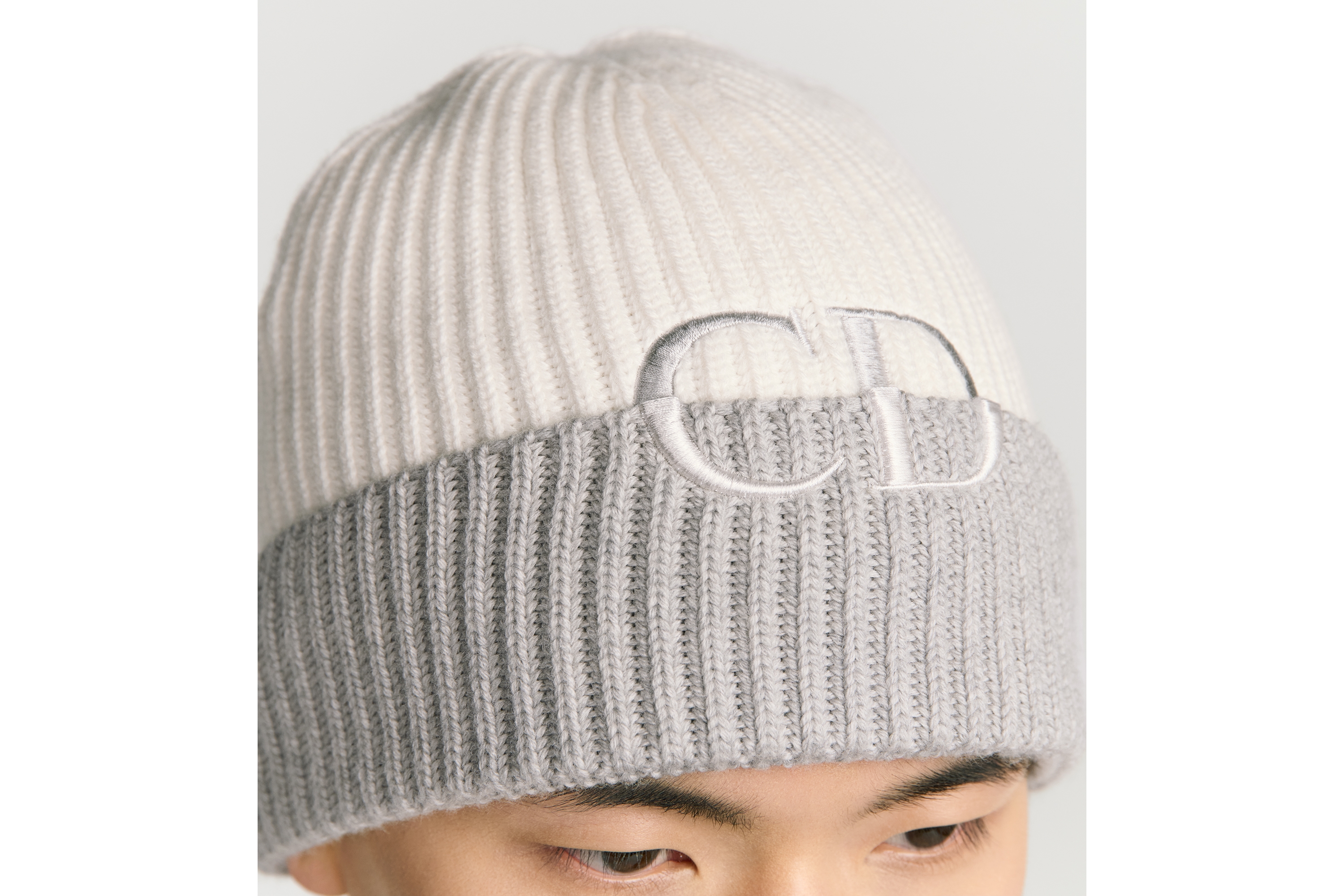 look_image_alt_prefix 针织帽 灰白色和灰色绵羊毛针织面料 CD Icon 刺绣 E27