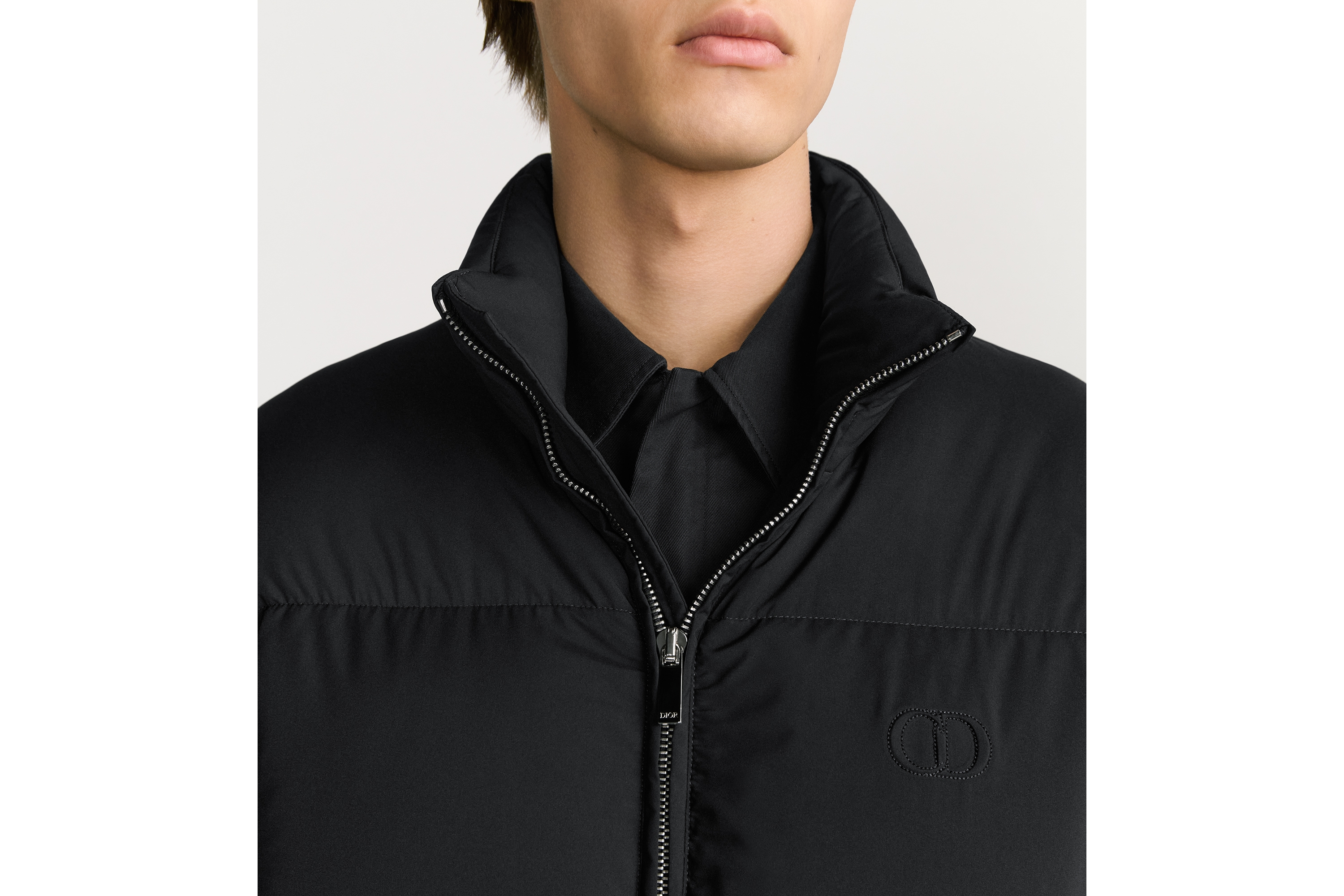 look_image_alt_prefix 羽绒夹克 黑色科技面料 CD Icon 刺绣 E04