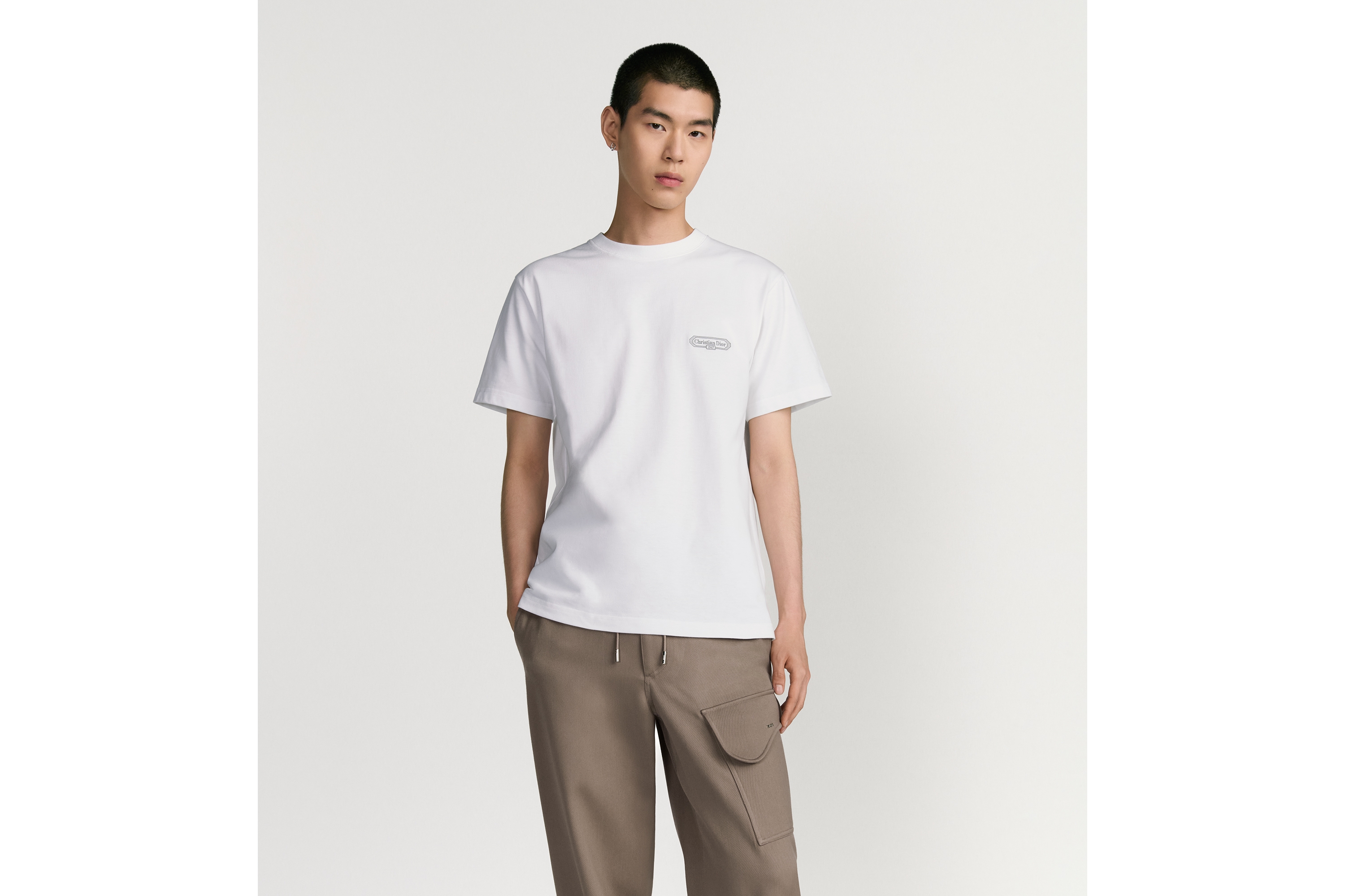 宽松版型 T 恤 白色棉质平纹针织面料 CD Box 标志 E07