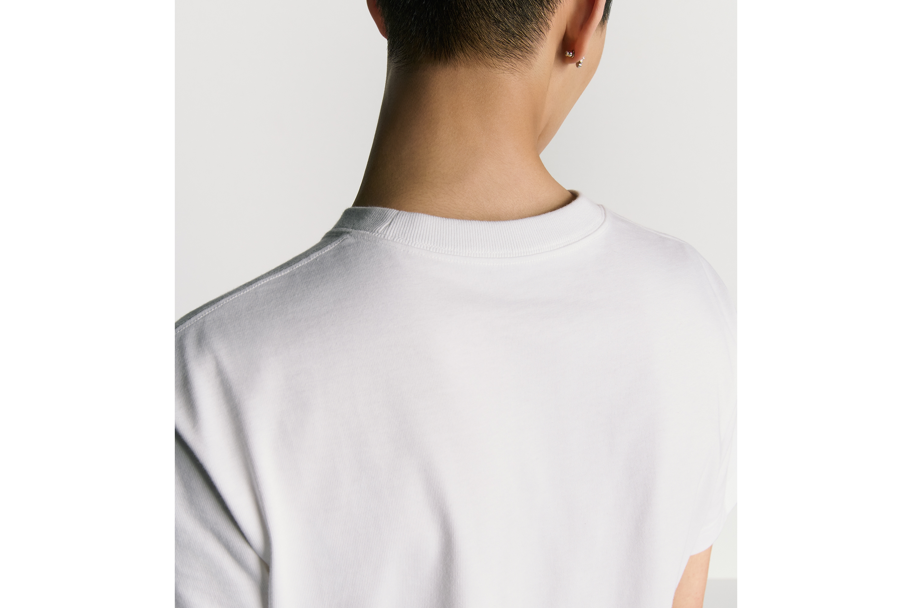 宽松版型 T 恤 白色棉质平纹针织面料 CD Box 标志 E09