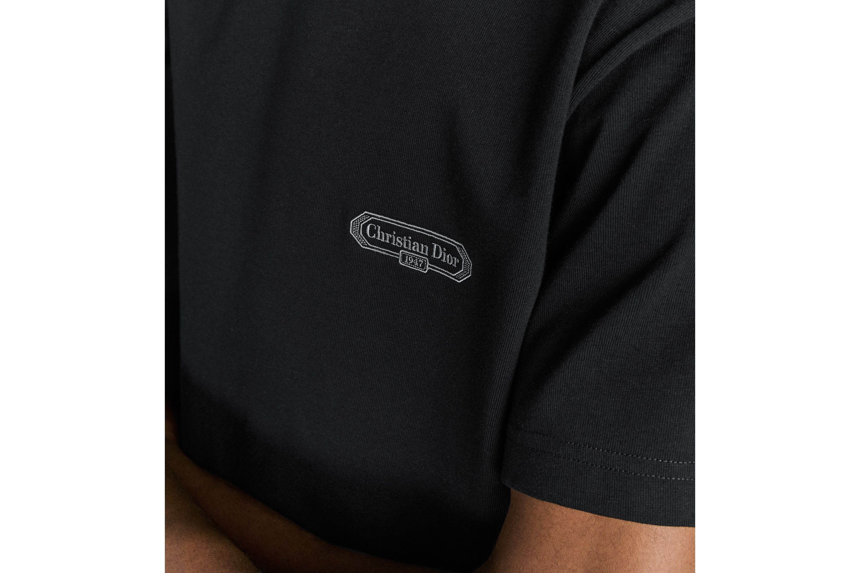 宽松版型 T 恤 黑色棉质平纹针织面料 CD Box 标志 E10