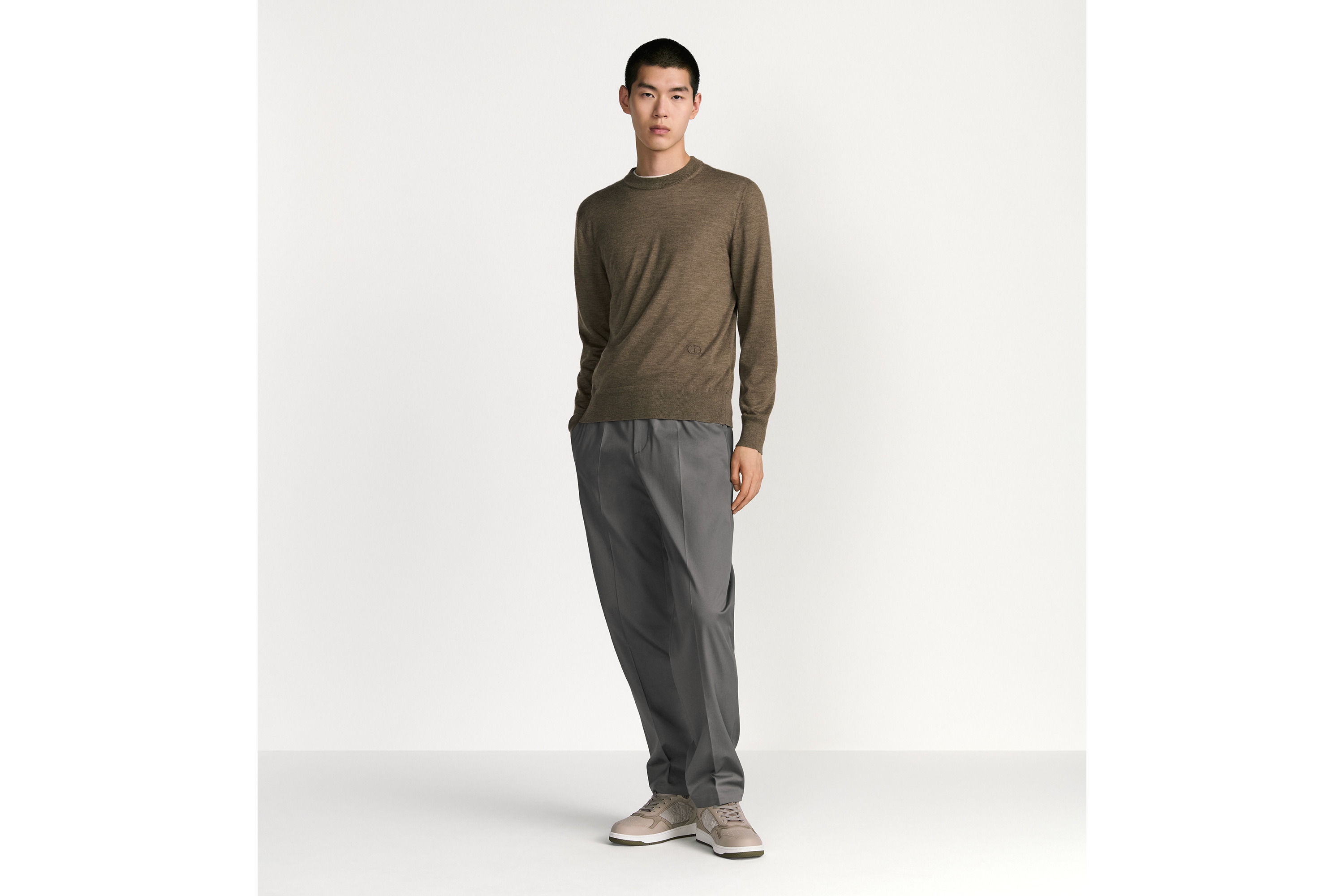 圆领毛衫 棕色山羊绒平纹针织面料 CD Icon 刺绣 E08