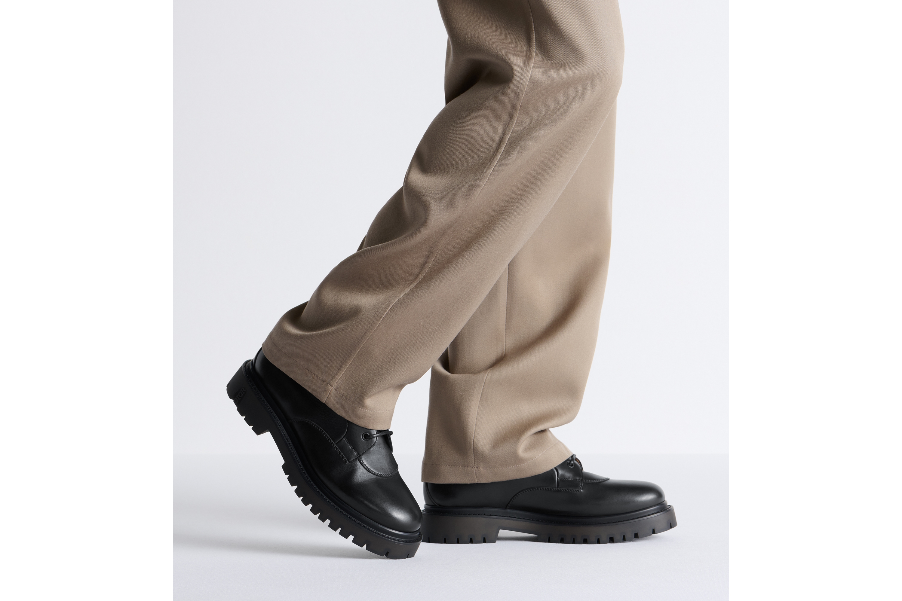 Dior Explorer III 及踝靴 黑色光滑牛皮革和黑色 Oblique 印花面料 E23