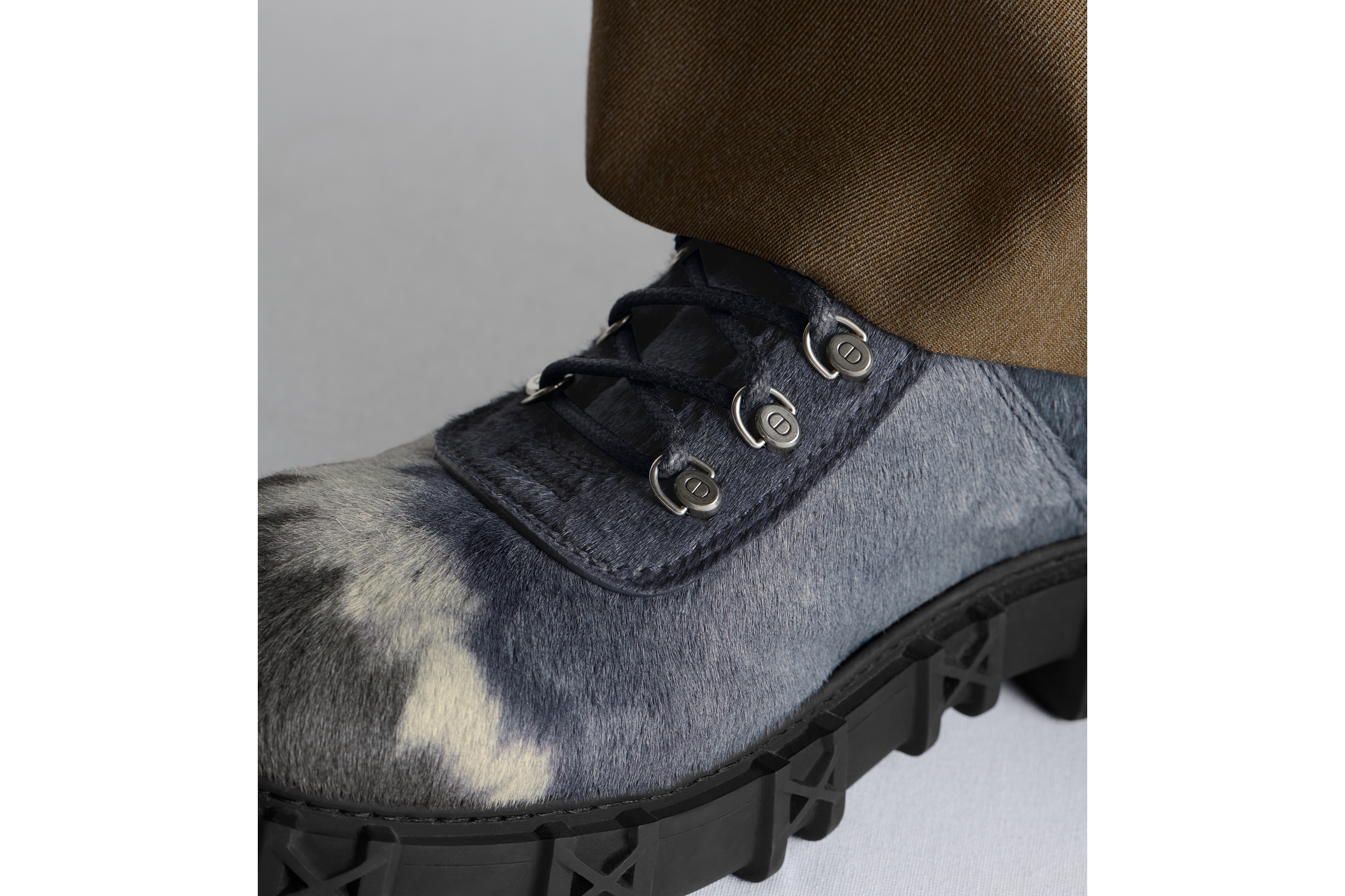 look_image_alt_prefix Dior Slickrock 及踝靴 - 限量编号版 蓝色扎染长毛牛皮革 E24