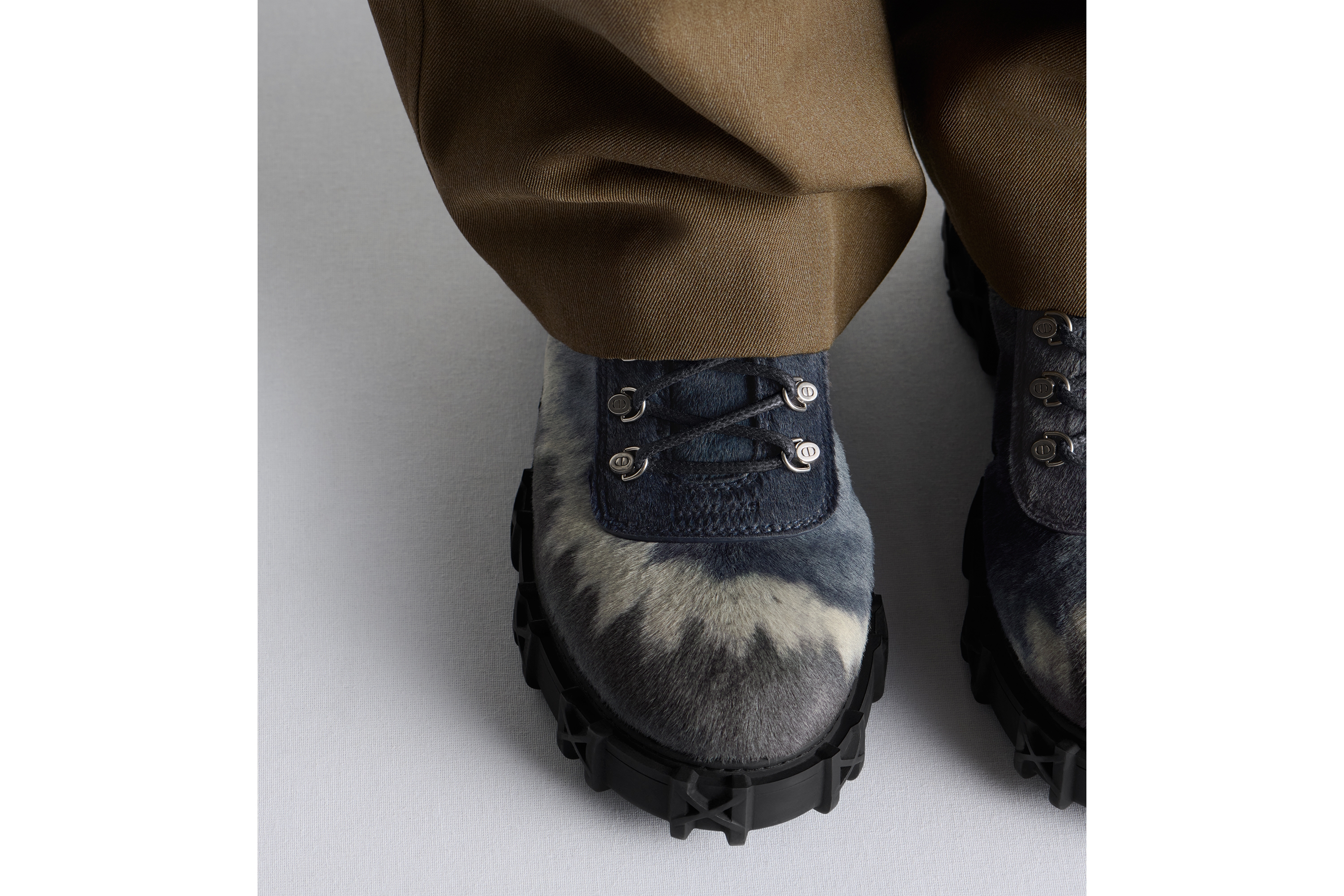 look_image_alt_prefix Dior Slickrock 及踝靴 - 限量编号版 蓝色扎染长毛牛皮革 E25