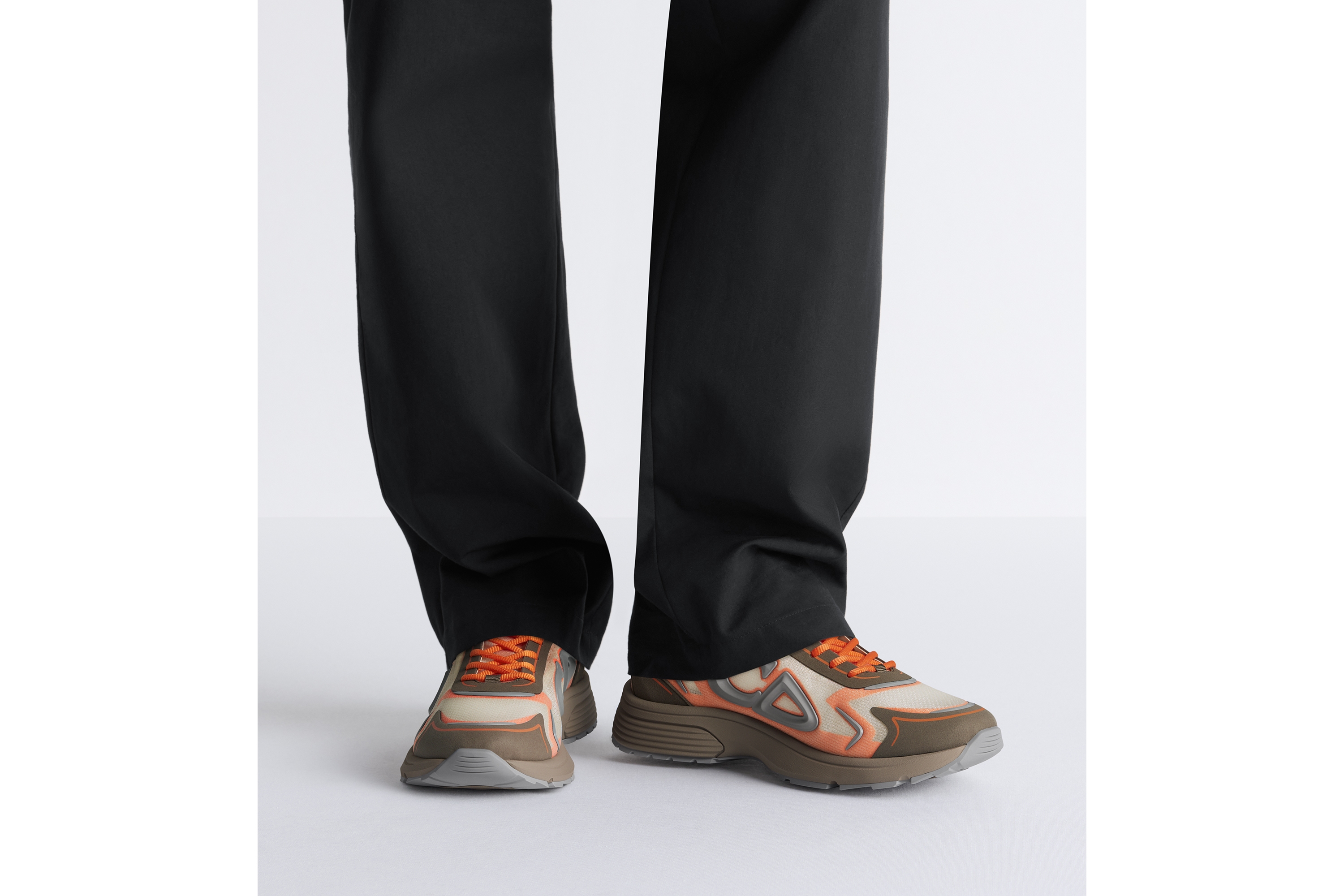 B30 Countdown 科技运动鞋 米色半透明 N3O 尼龙、棕色和橙色科技面料和灰色橡胶 E23