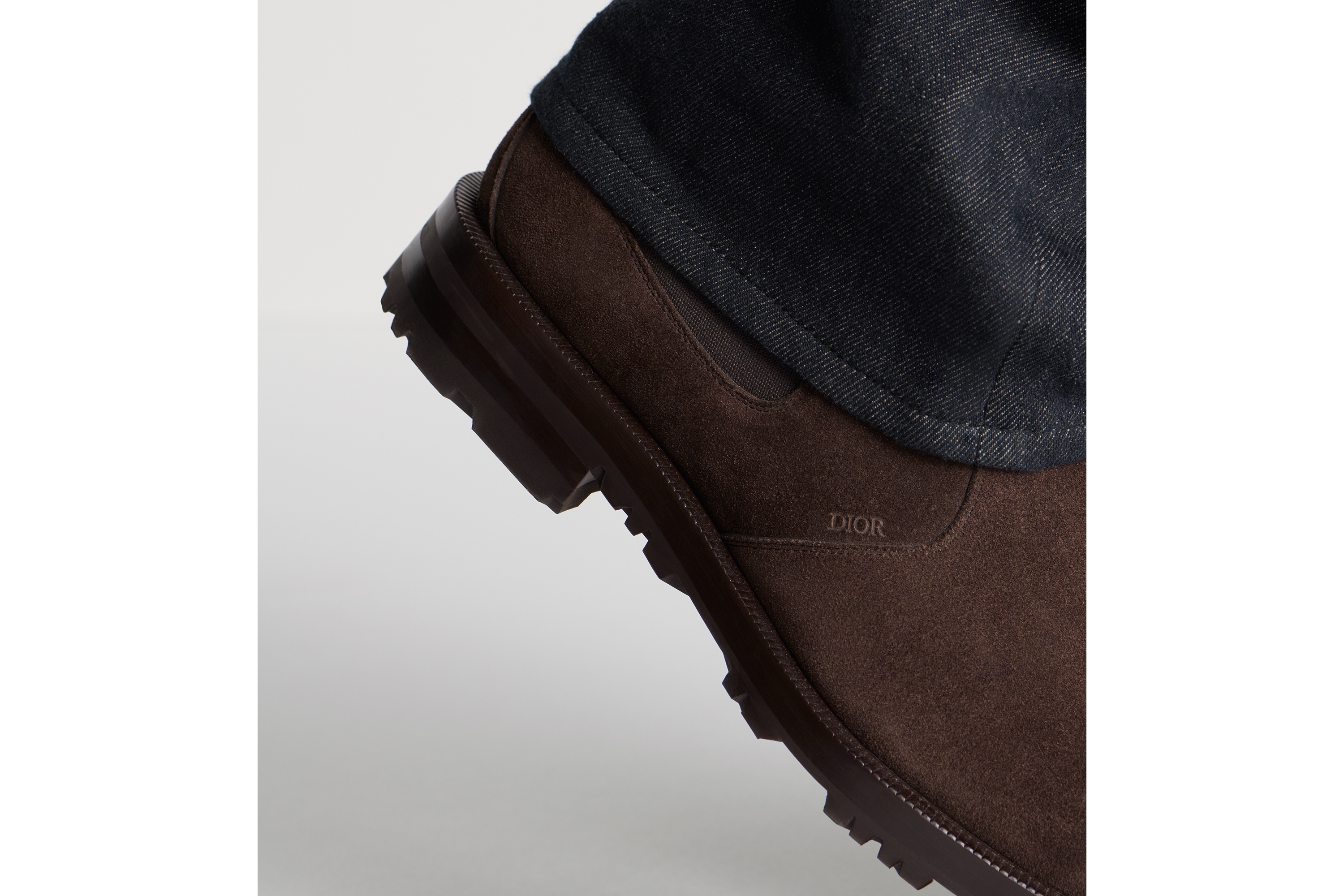 look_image_alt_prefix Dior Regency 切尔西短靴 棕色绒面革和科技面料 E24