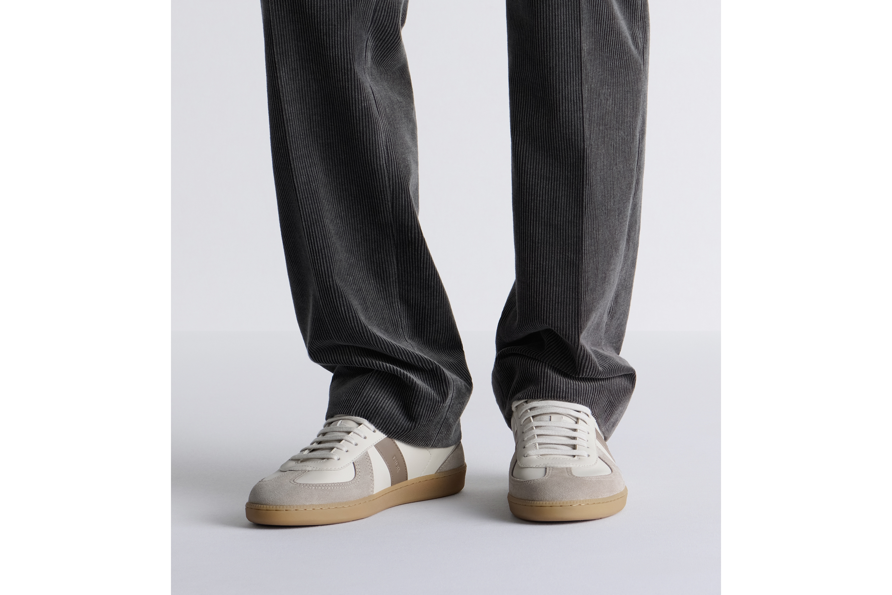 B01 Matchpoint 运动鞋 灰色和白色光滑牛皮革搭配灰色绒面革 E23