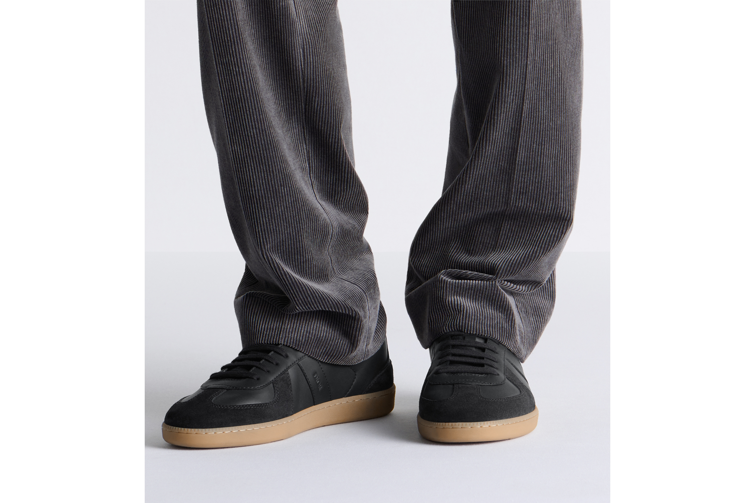 B01 Matchpoint 运动鞋 黑色光滑牛皮革和黑色绒面革 E23