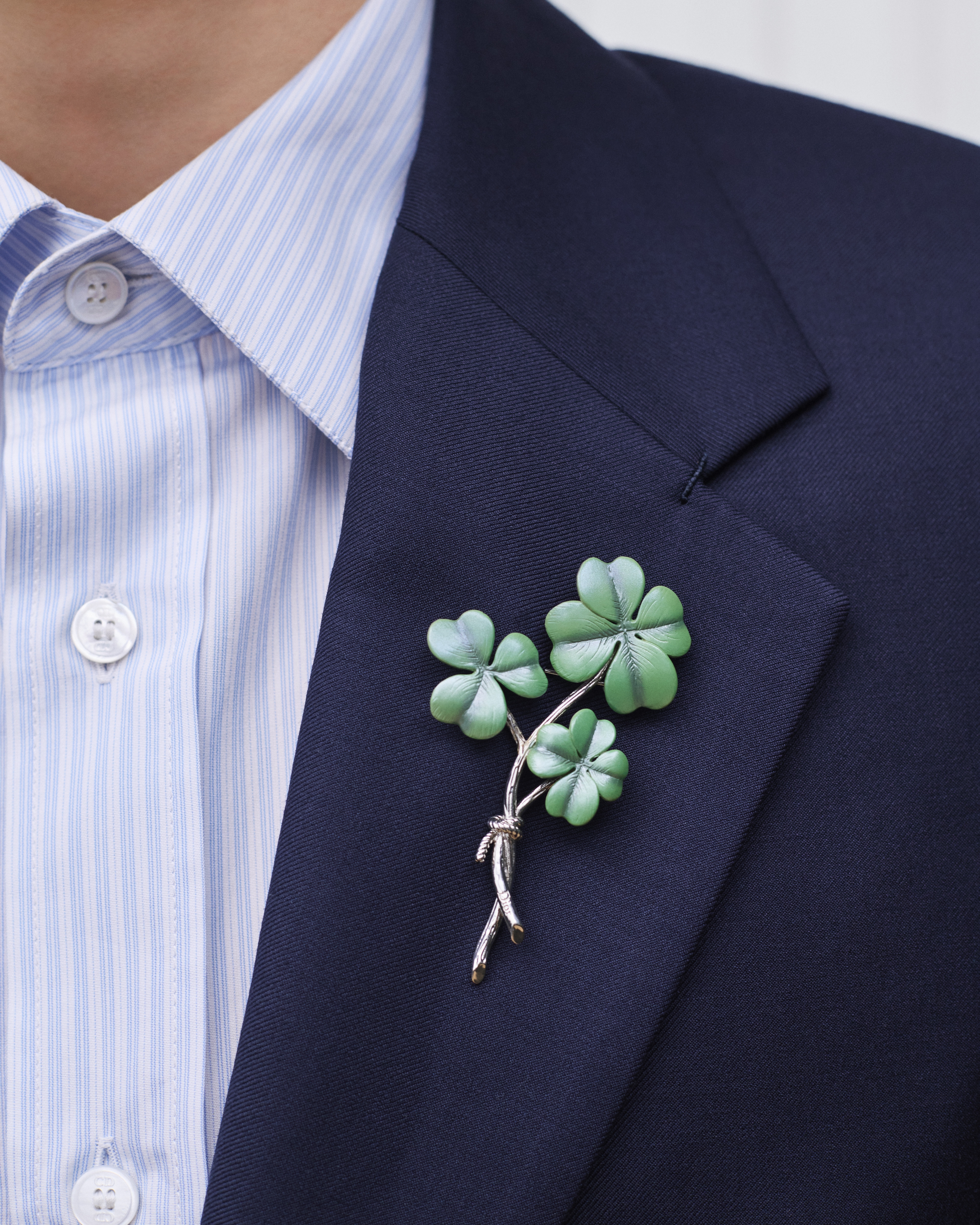 look_image_alt_prefix Dior Trèfle 胸针 银质和绿色人工树脂 E40