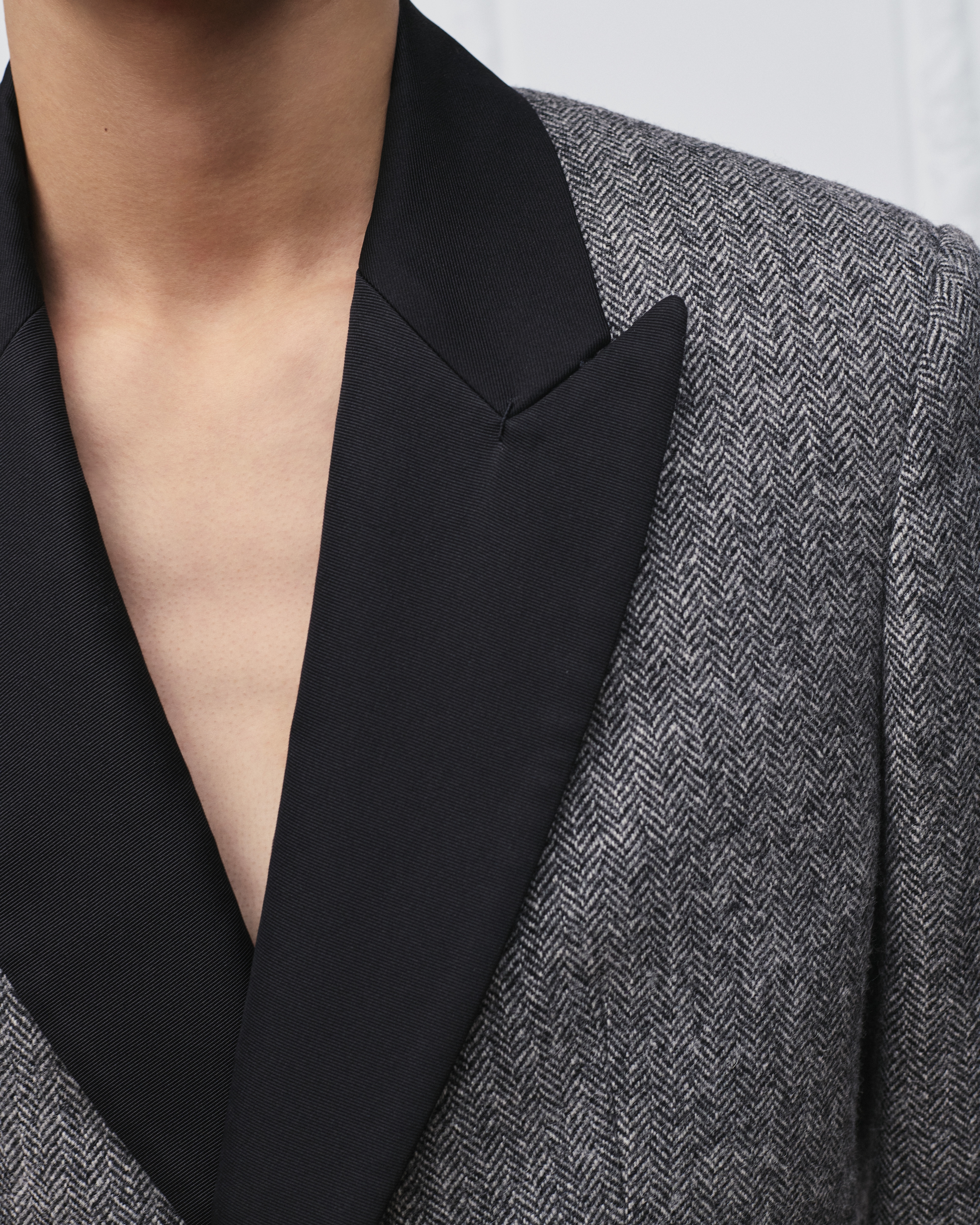 look_image_alt_prefix 经典西装外套 灰色绵羊毛面料 E05