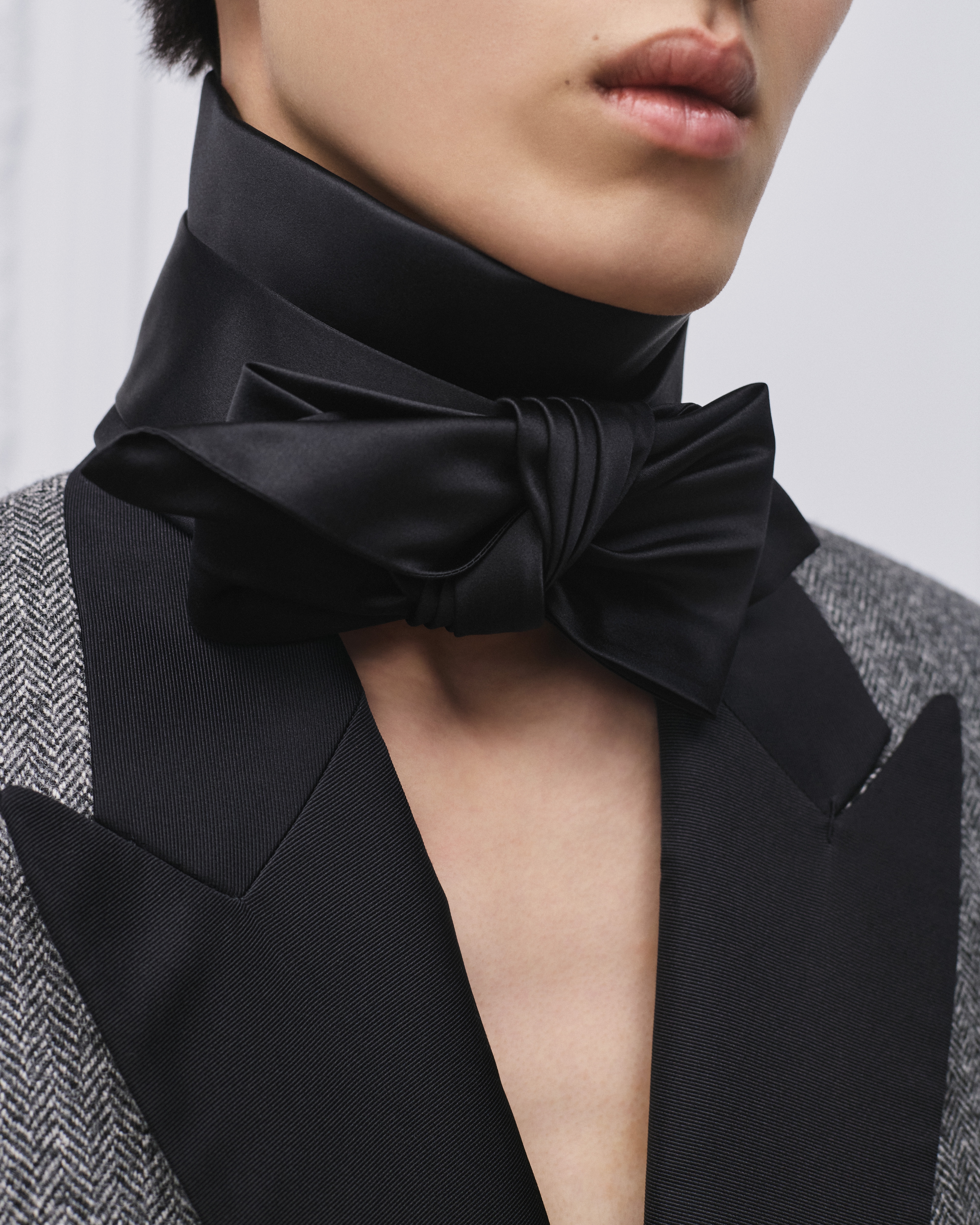 look_image_alt_prefix 围脖 黑色丝硬缎 E35