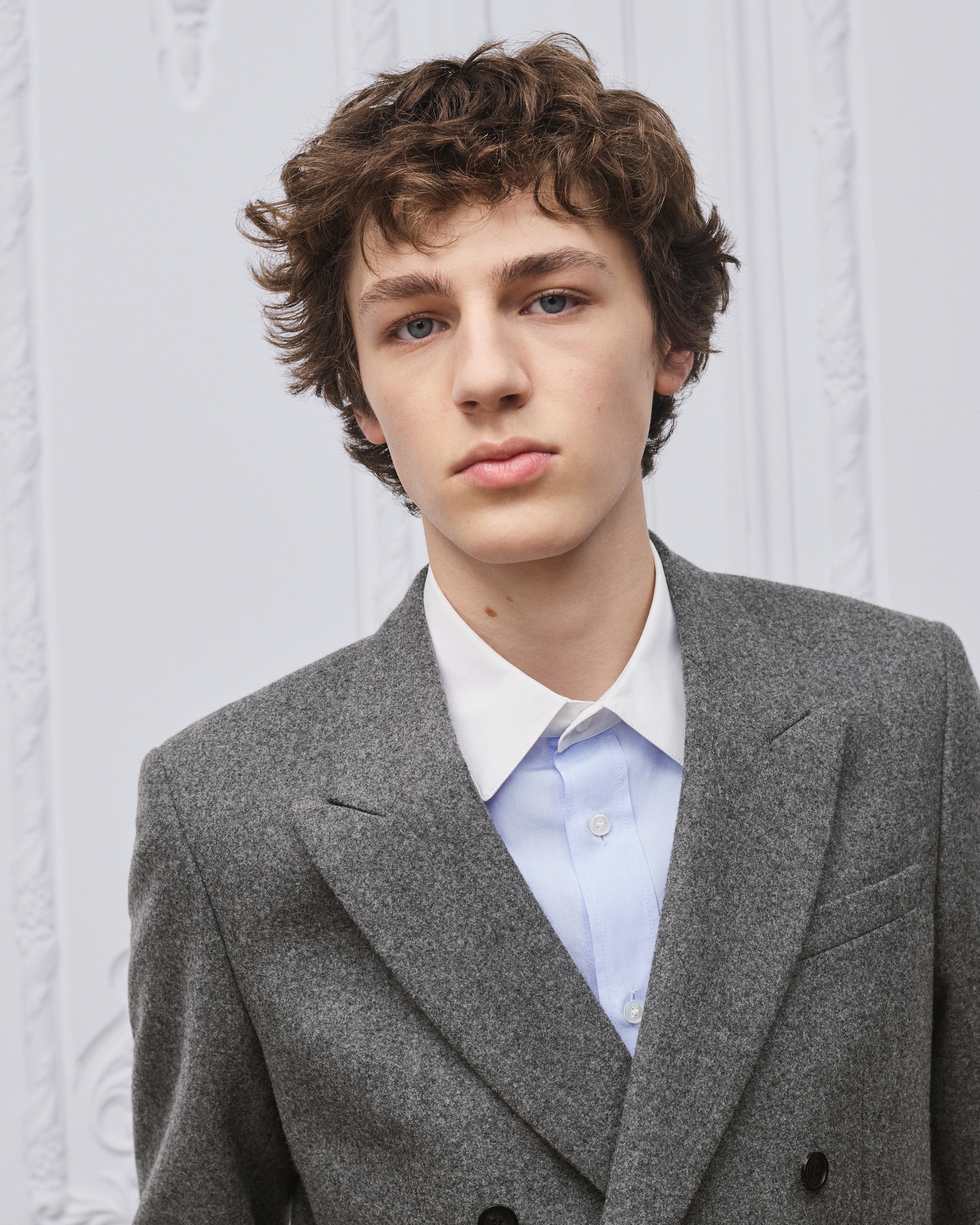 look_image_alt_prefix 双排扣单西 煤灰色绵羊毛法兰绒面料 E04