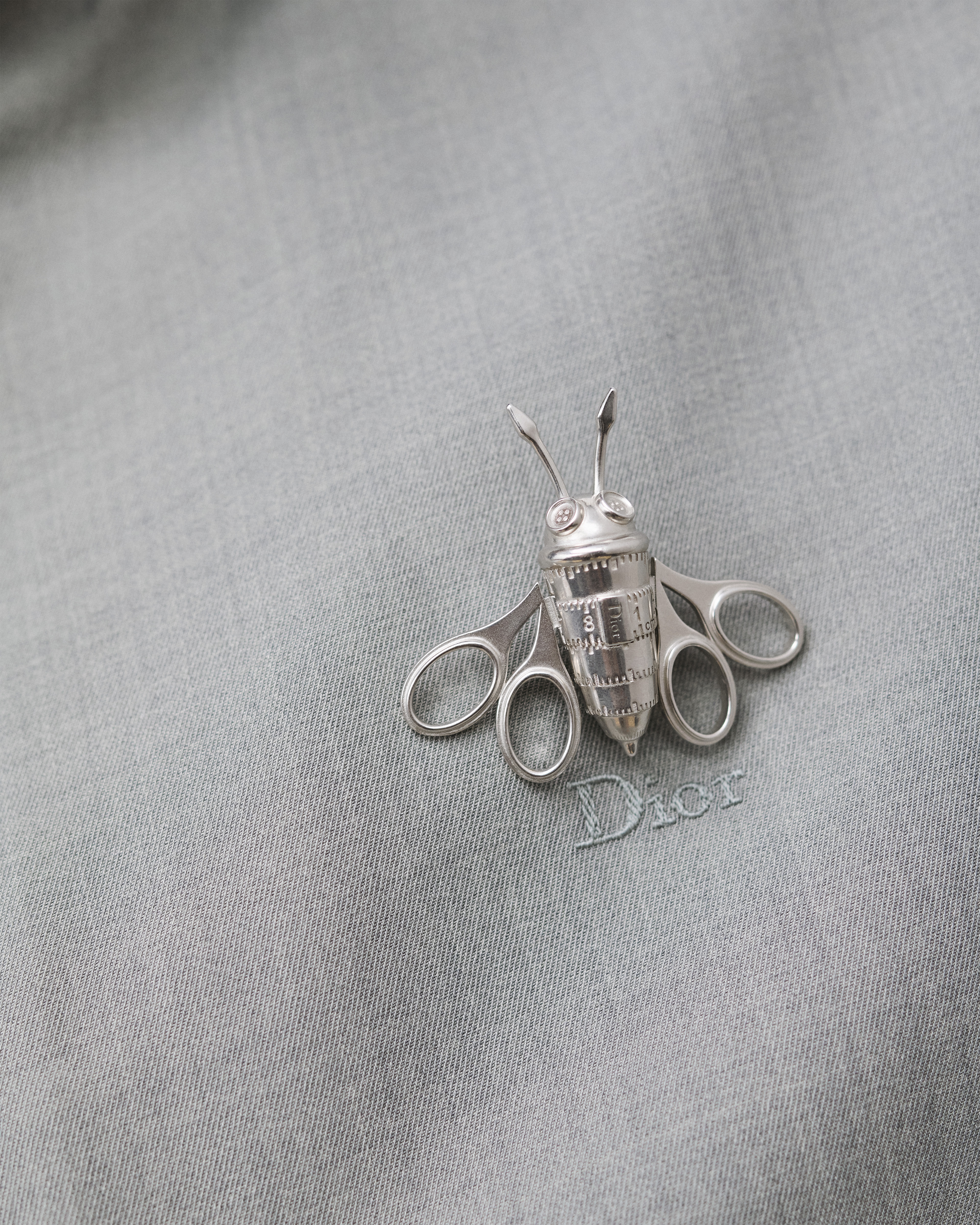 Dior Couture Charms 小蜜蜂胸针 银质 E39