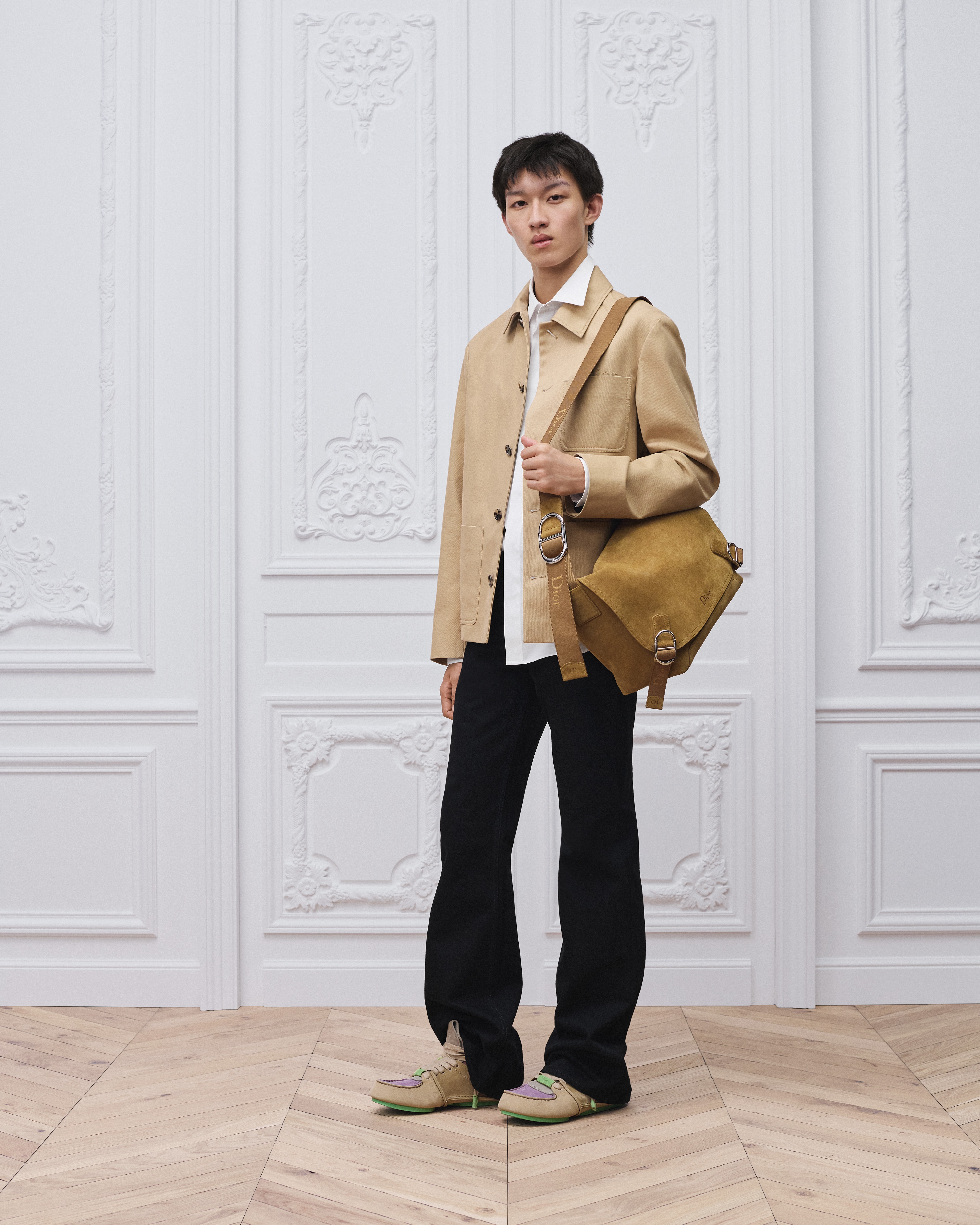 look_image_alt_prefix 大号 Dior Jett 翻盖信使包 棕色绒面革 E14