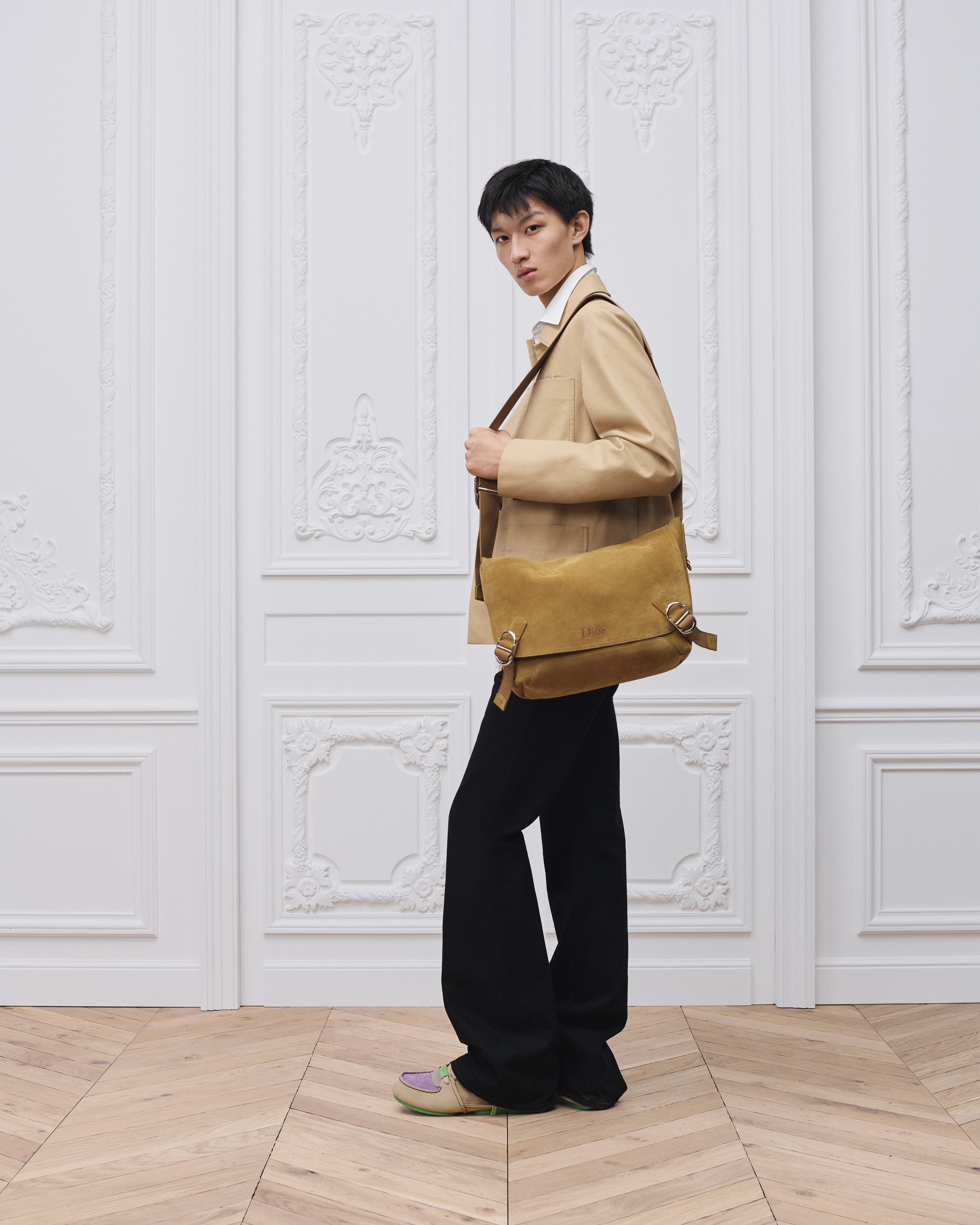 look_image_alt_prefix 大号 Dior Jett 翻盖信使包 棕色绒面革 E21