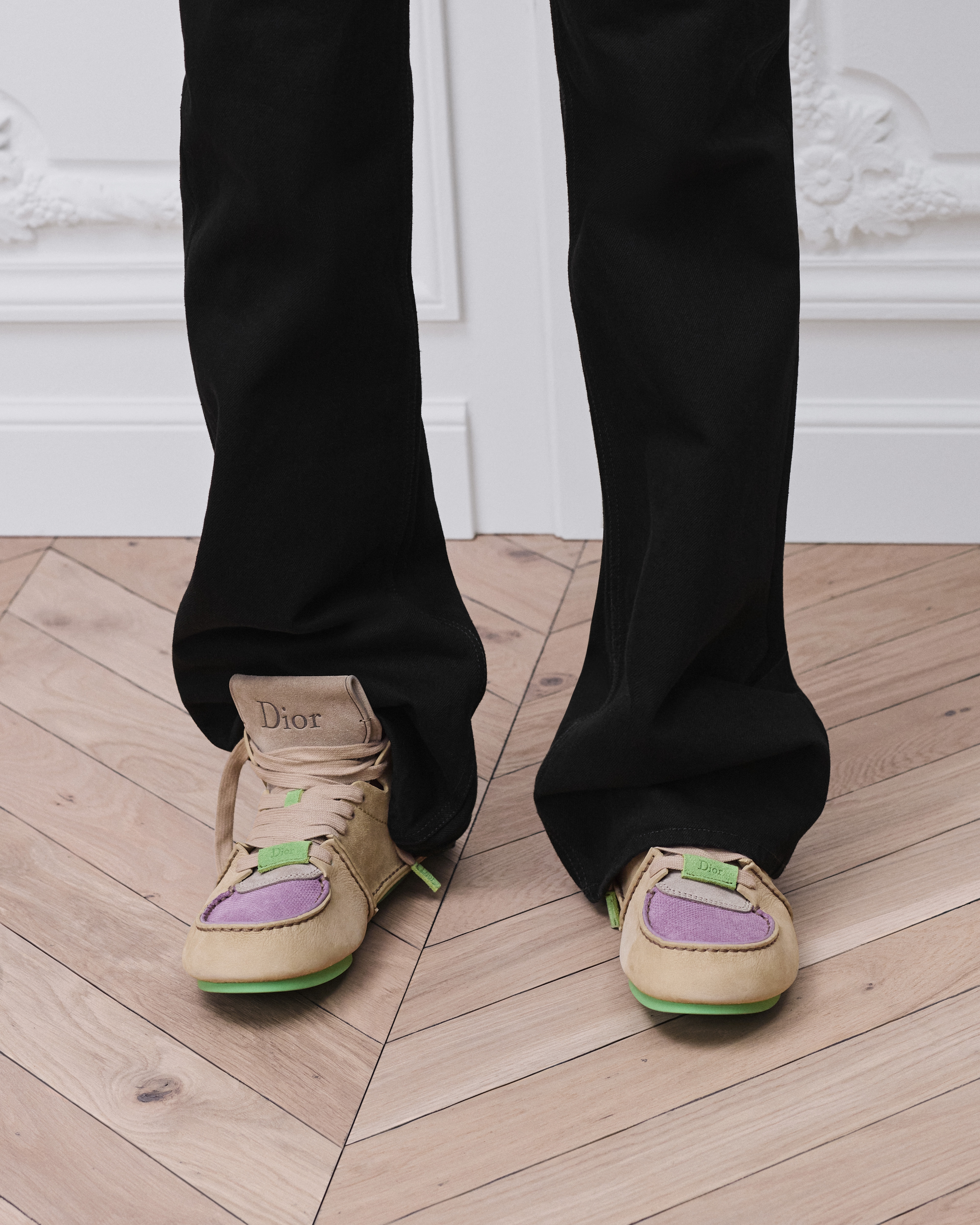 Dior Roadie 系带靴子 米色磨砂革搭配米色、绿色和紫色绒面革 E23