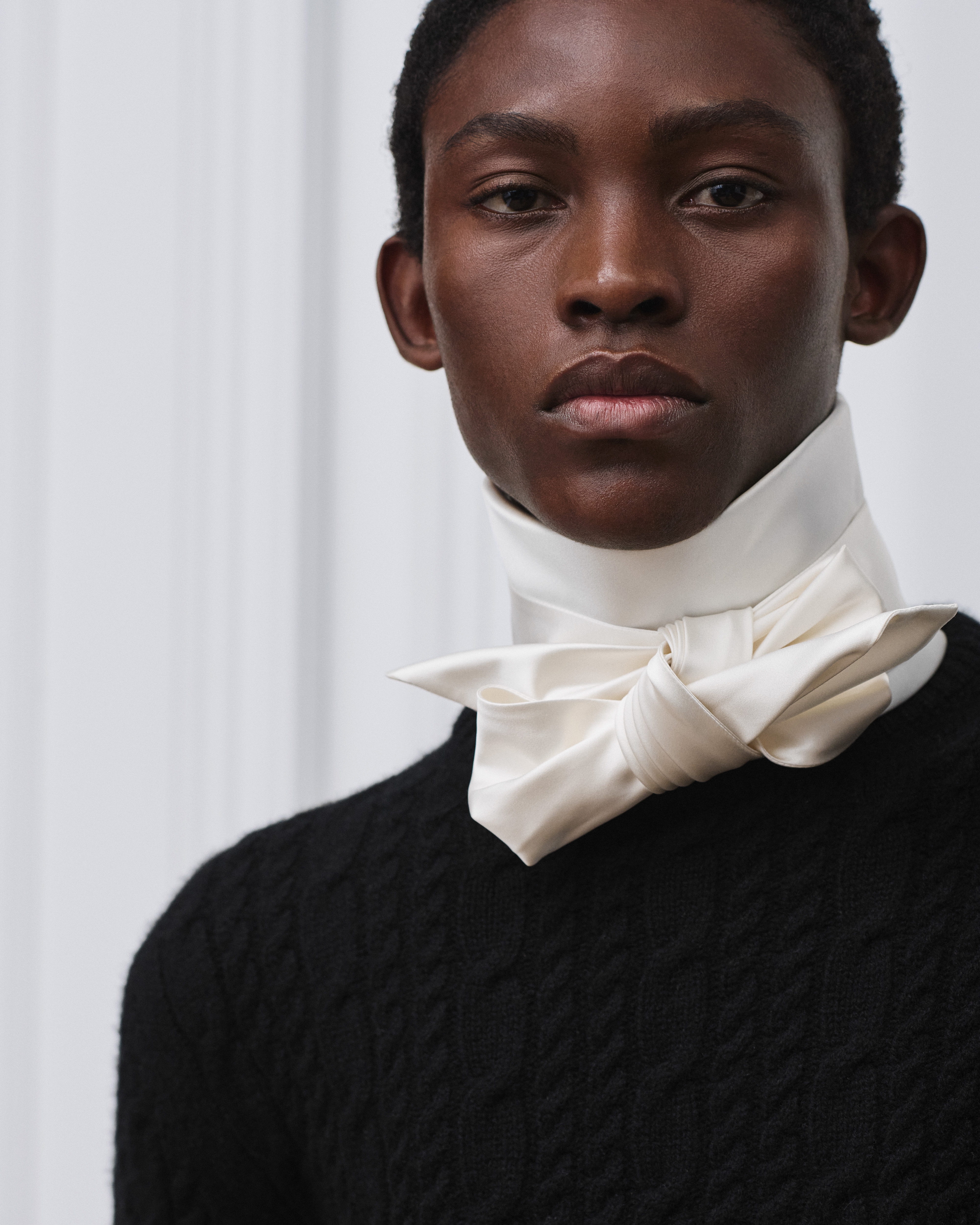 look_image_alt_prefix 绞花针织衫 黑色山羊绒织物 E10