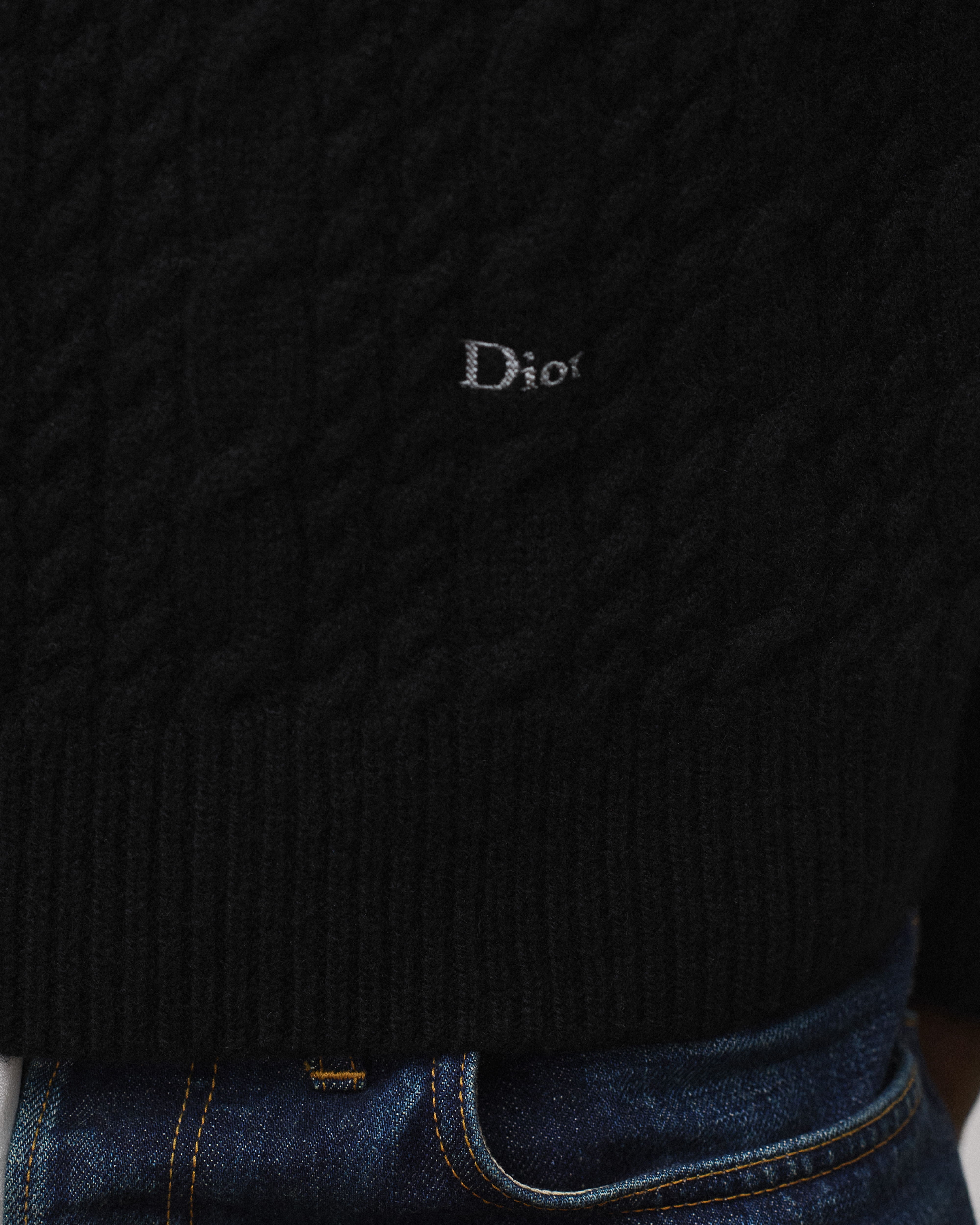 look_image_alt_prefix 绞花针织衫 黑色山羊绒织物 E11