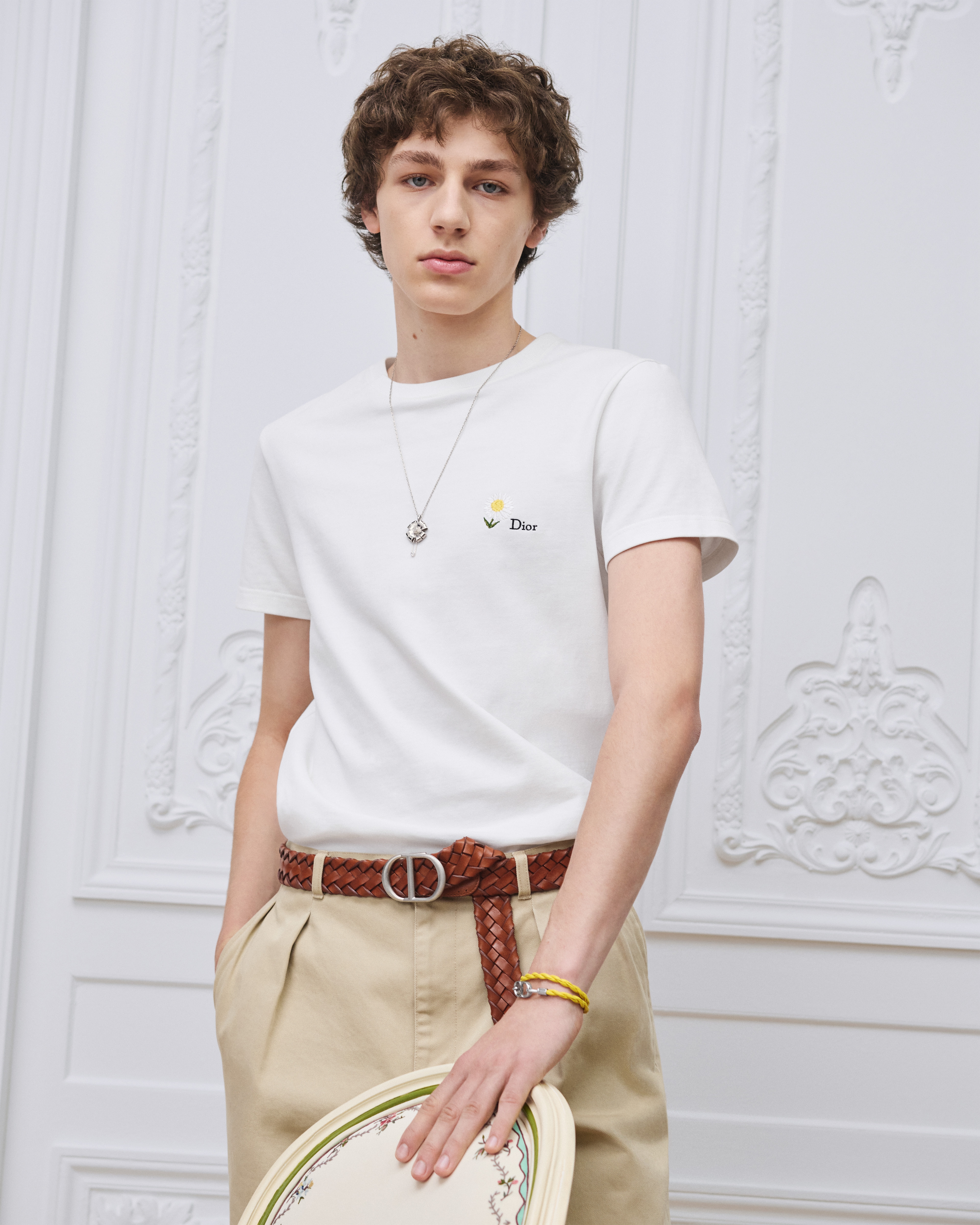 look_image_alt_prefix 常规版型 T 恤 白色棉质平纹针织面料雏菊刺绣 E07