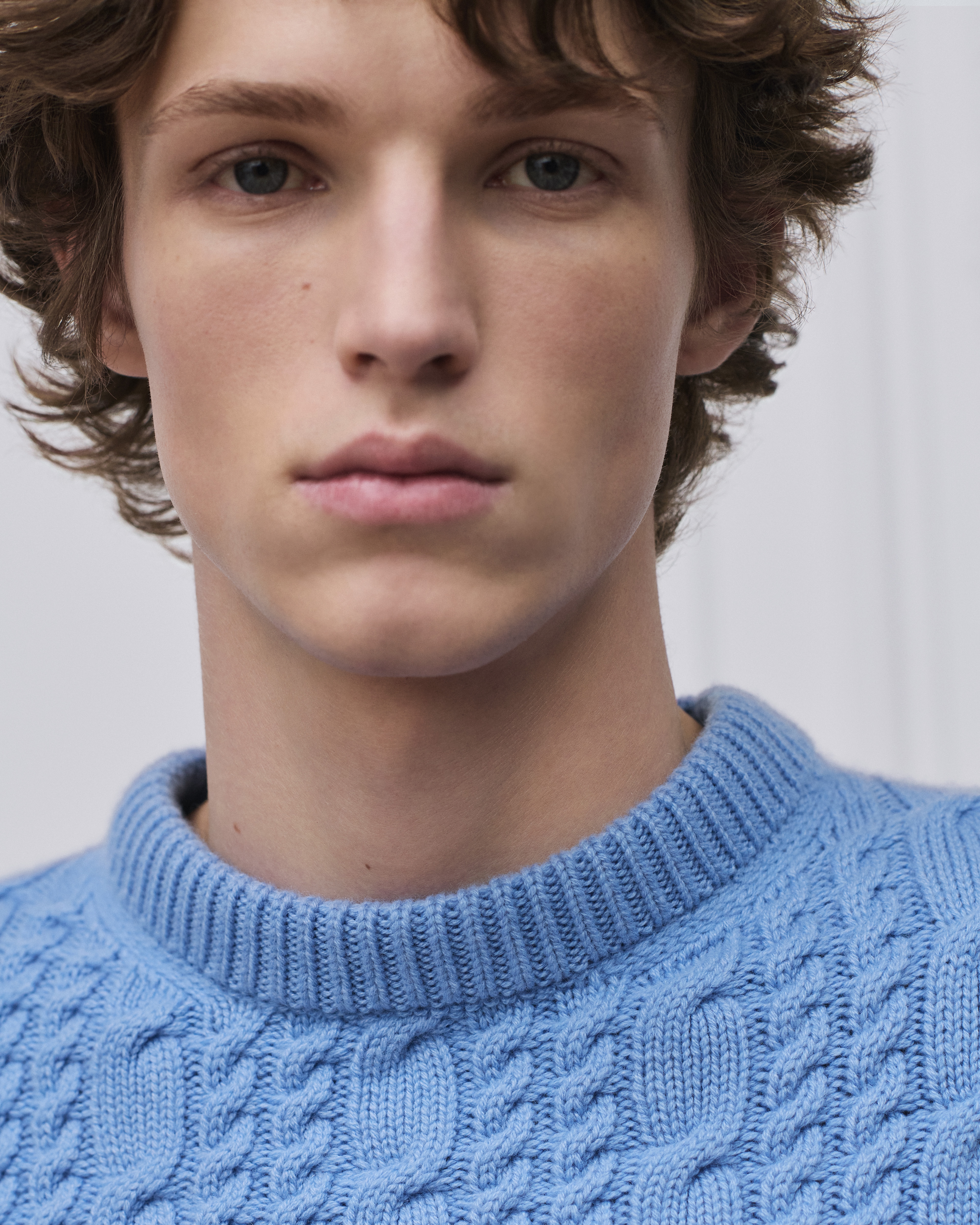 look_image_alt_prefix 绞花针织衫 蓝色山羊绒织物 E07