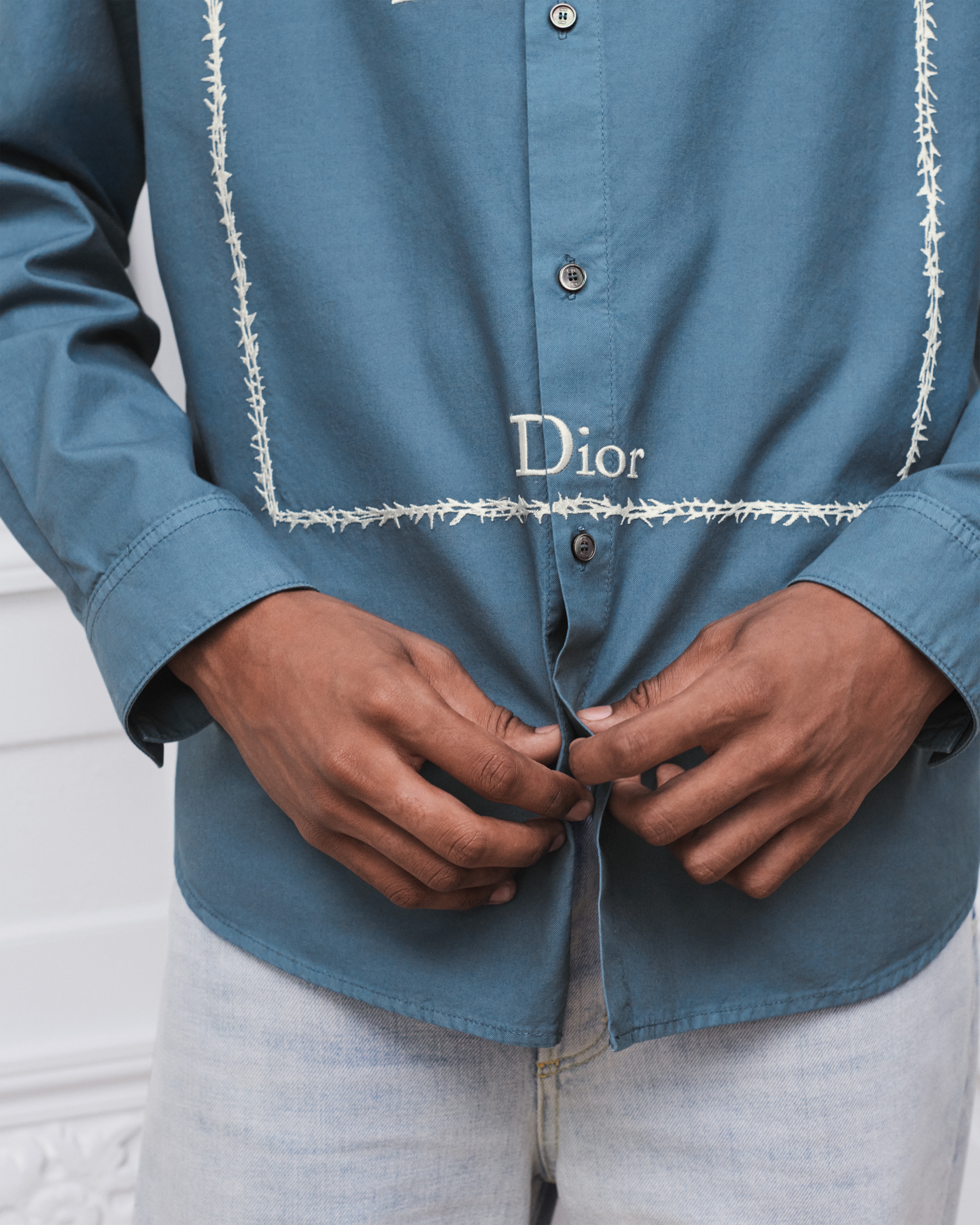 外套衬衫 蓝色和白色棉质面料 Book Cover 图案刺绣 E10