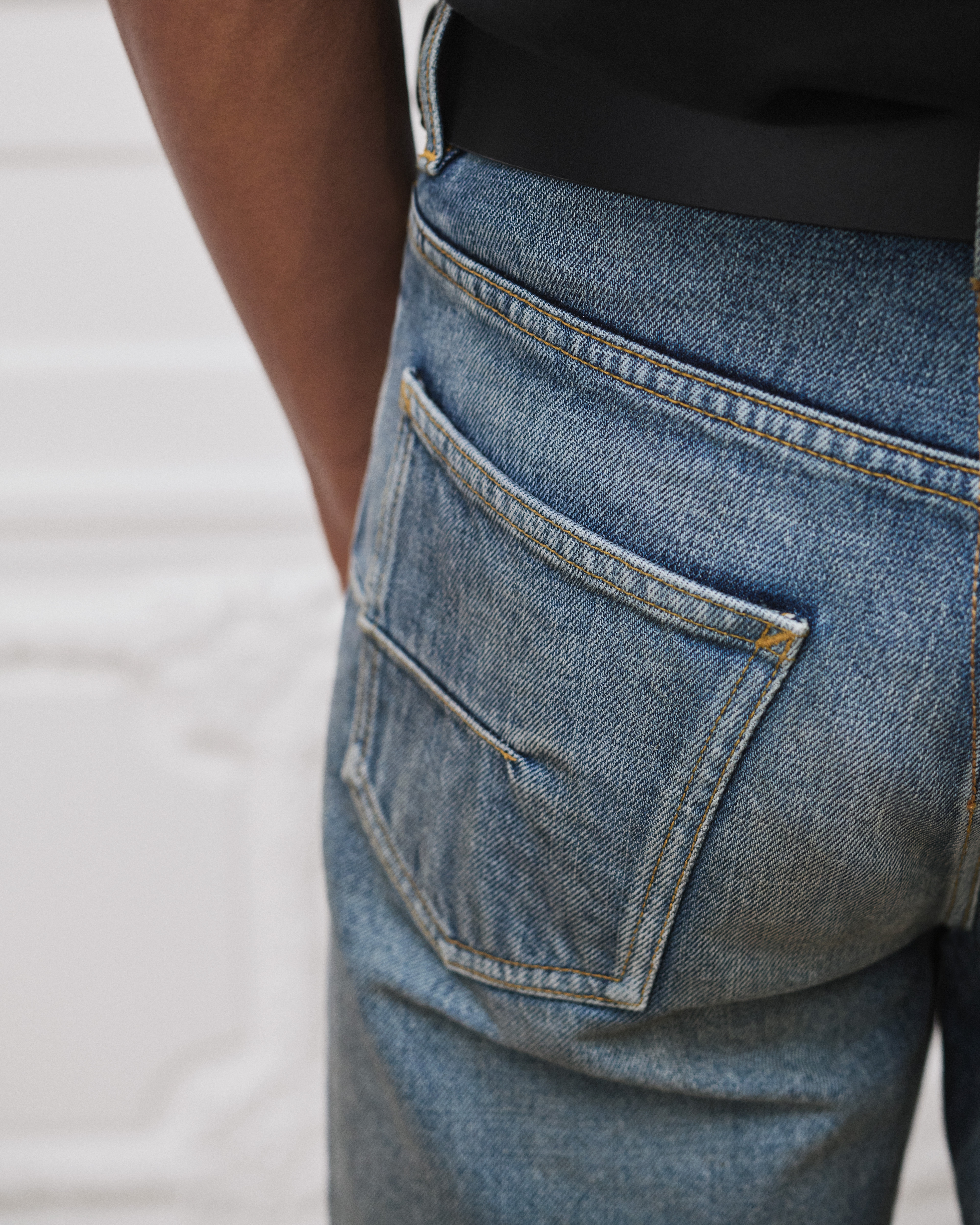 look_image_alt_prefix 微喇牛仔裤 蓝色棉质斜纹面料 E15