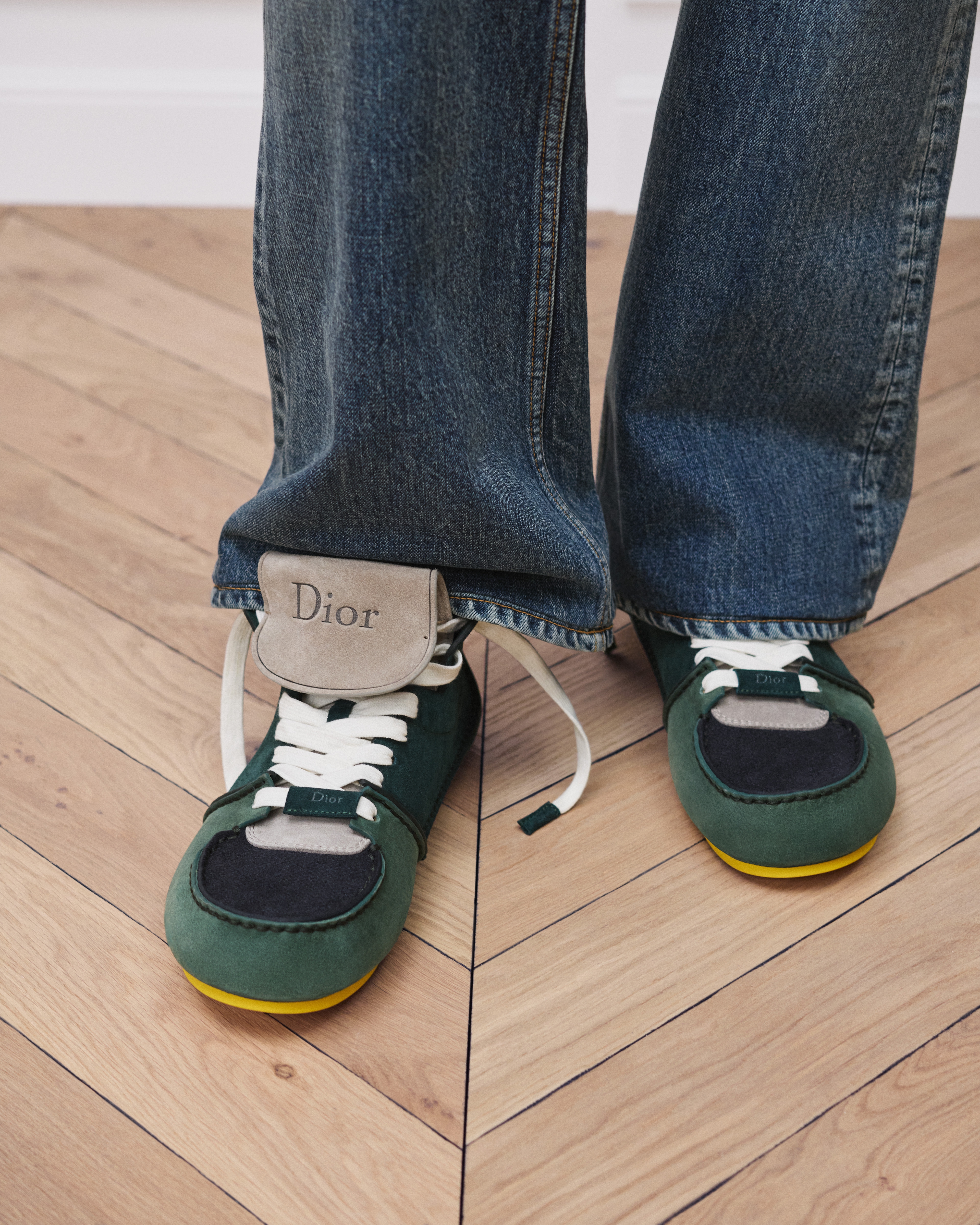 Dior Roadie 系带靴子 绿色磨砂革搭配绿色和海军蓝色绒面革 E23